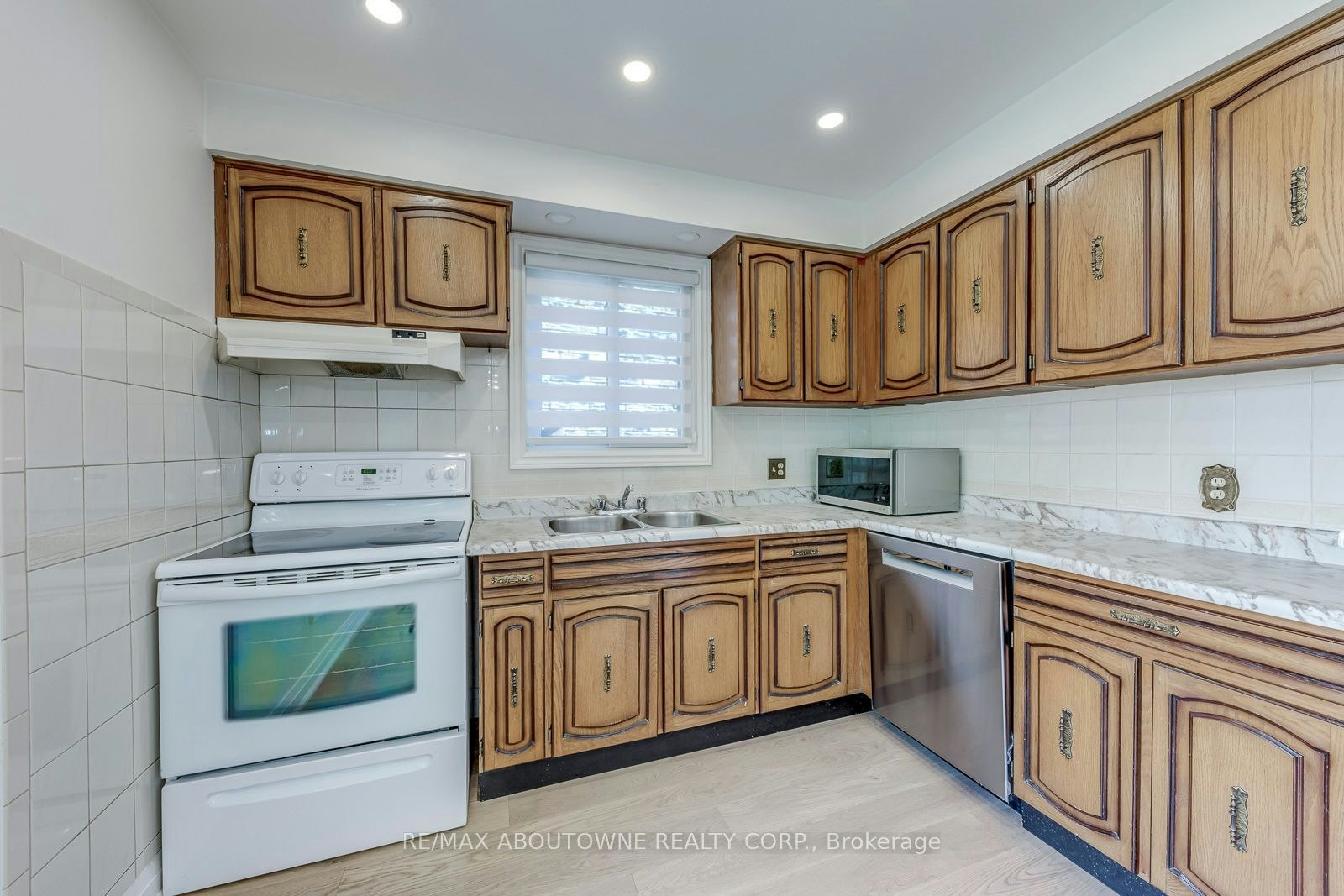 3065 Silverthorn Drive, Oakville, ON, L6L 5N5 - 22