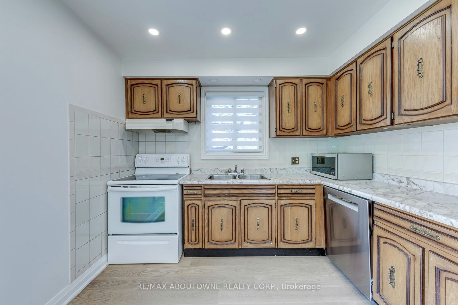 3065 Silverthorn Drive, Oakville, ON, L6L 5N5 - 21