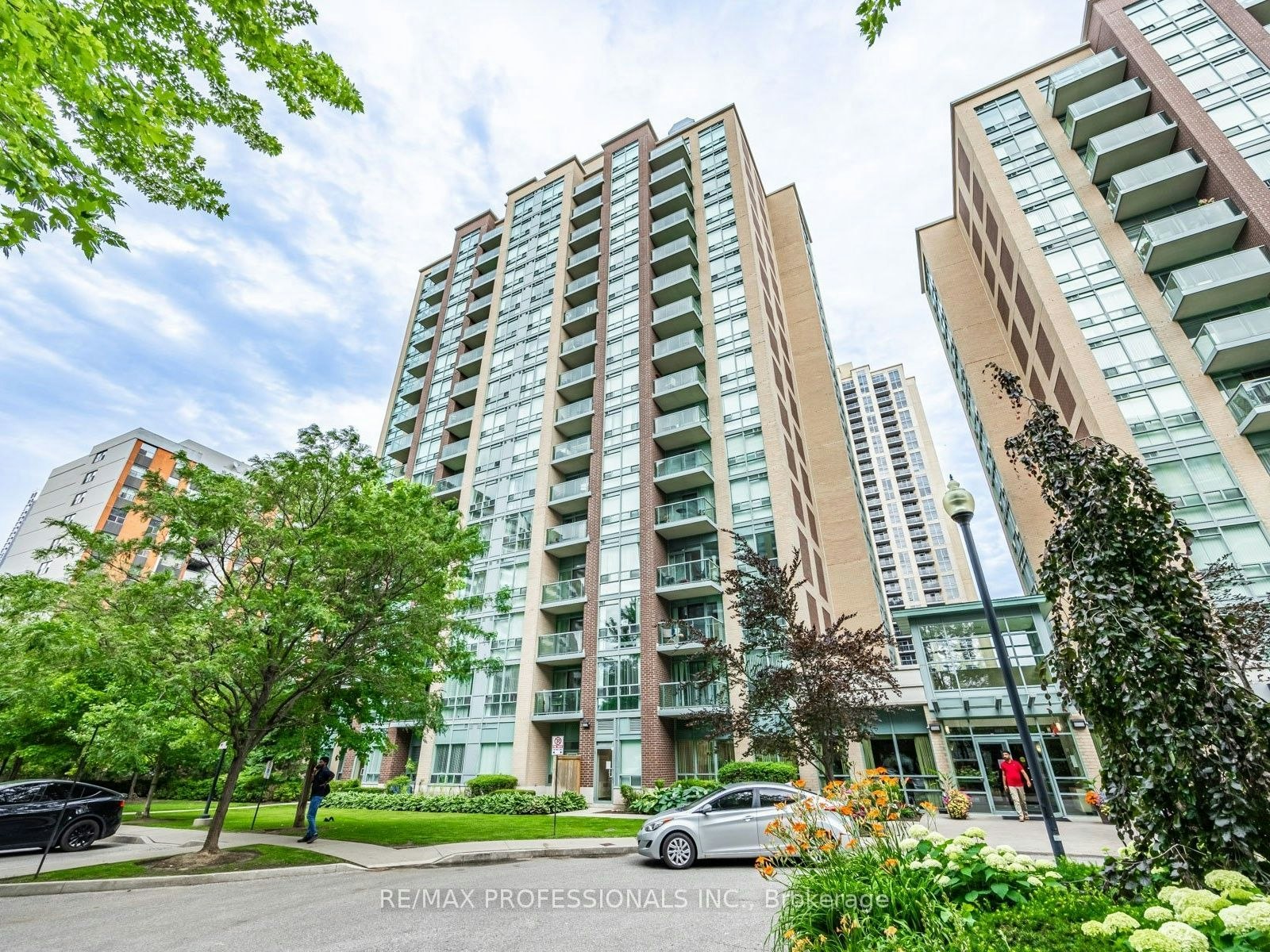 509-7 Michael Power Place, Toronto, ON, M9A 0A4