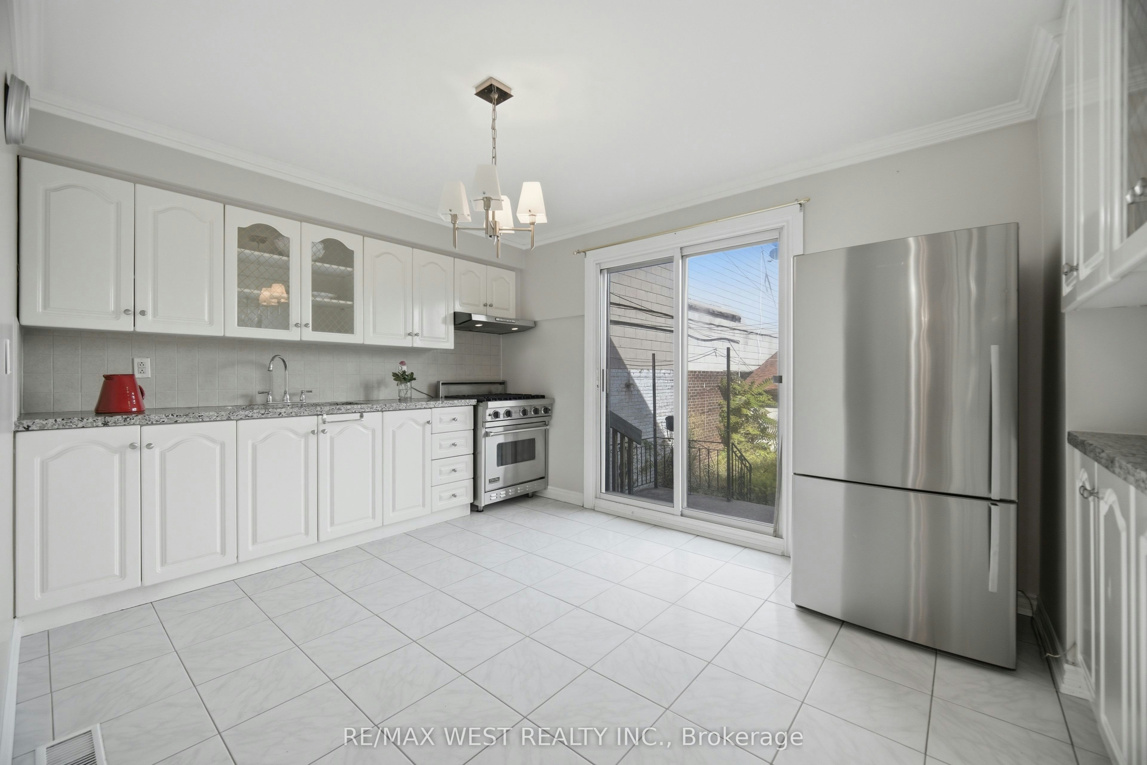 603 Concord Avenue, Toronto, ON, M6H 2R2 - 12