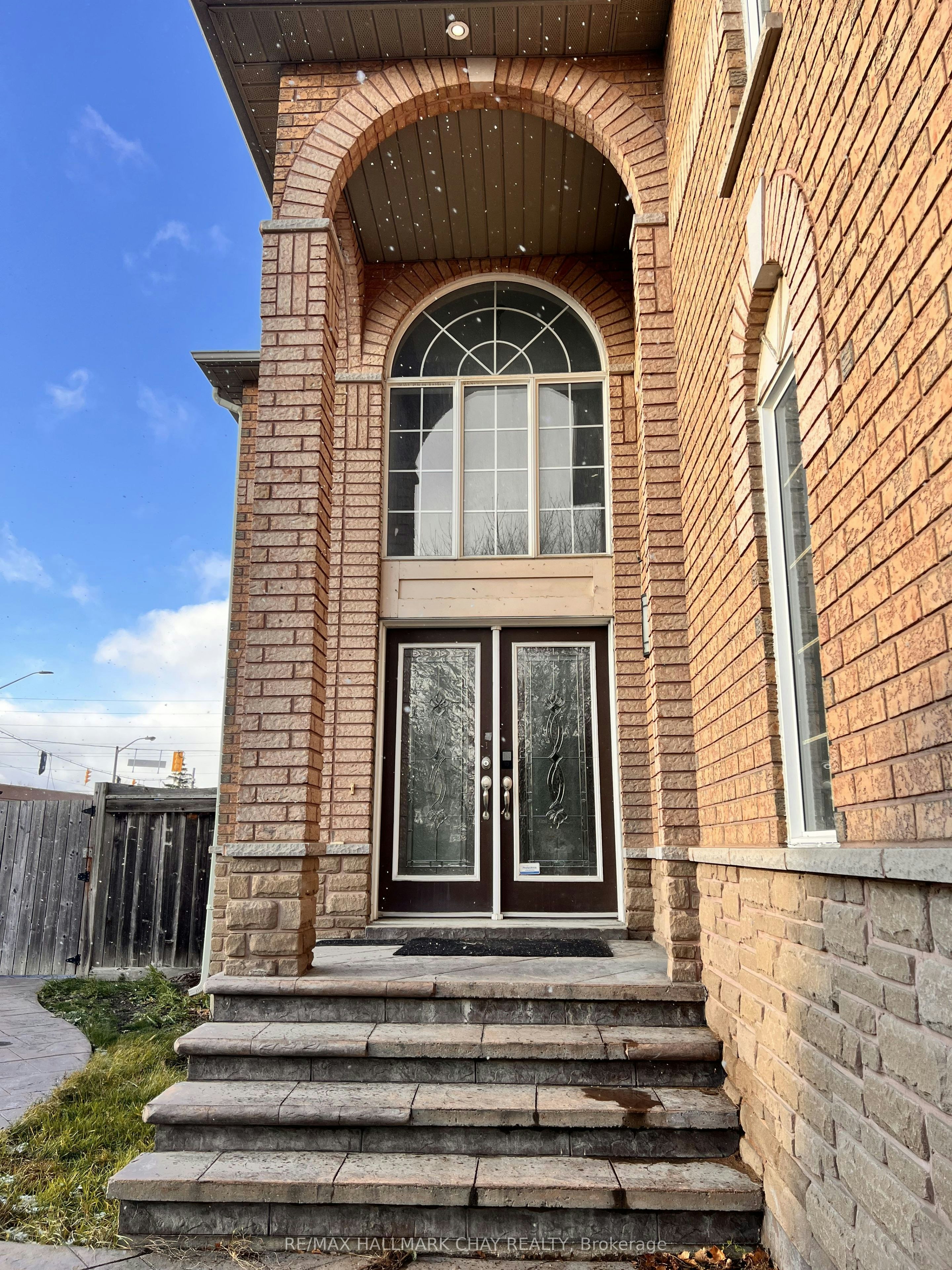2 Southbend Drive S, Brampton, ON, L7A 1J4 - 3