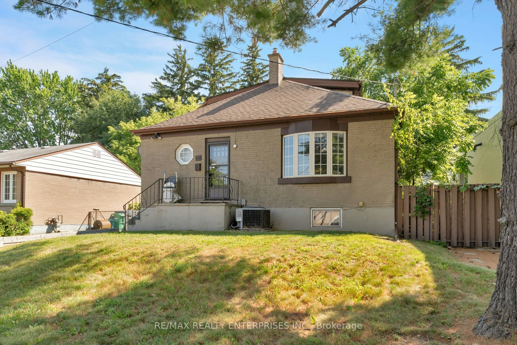 52 Briarwood Avenue, Mississauga, ON, L5G 3N6
