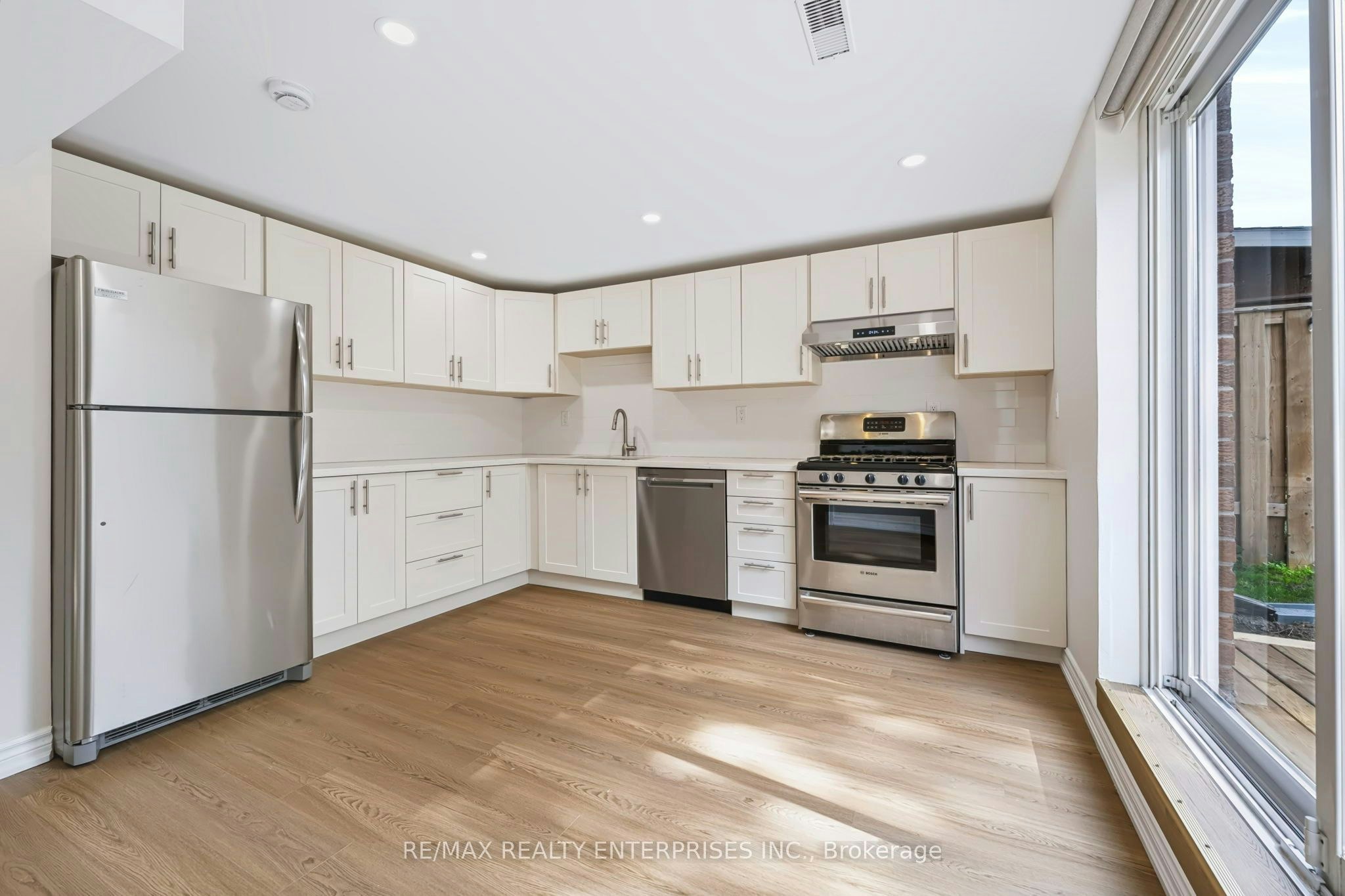 Lower-772 Gardner Avenue, Mississauga, ON, L5E 3G1