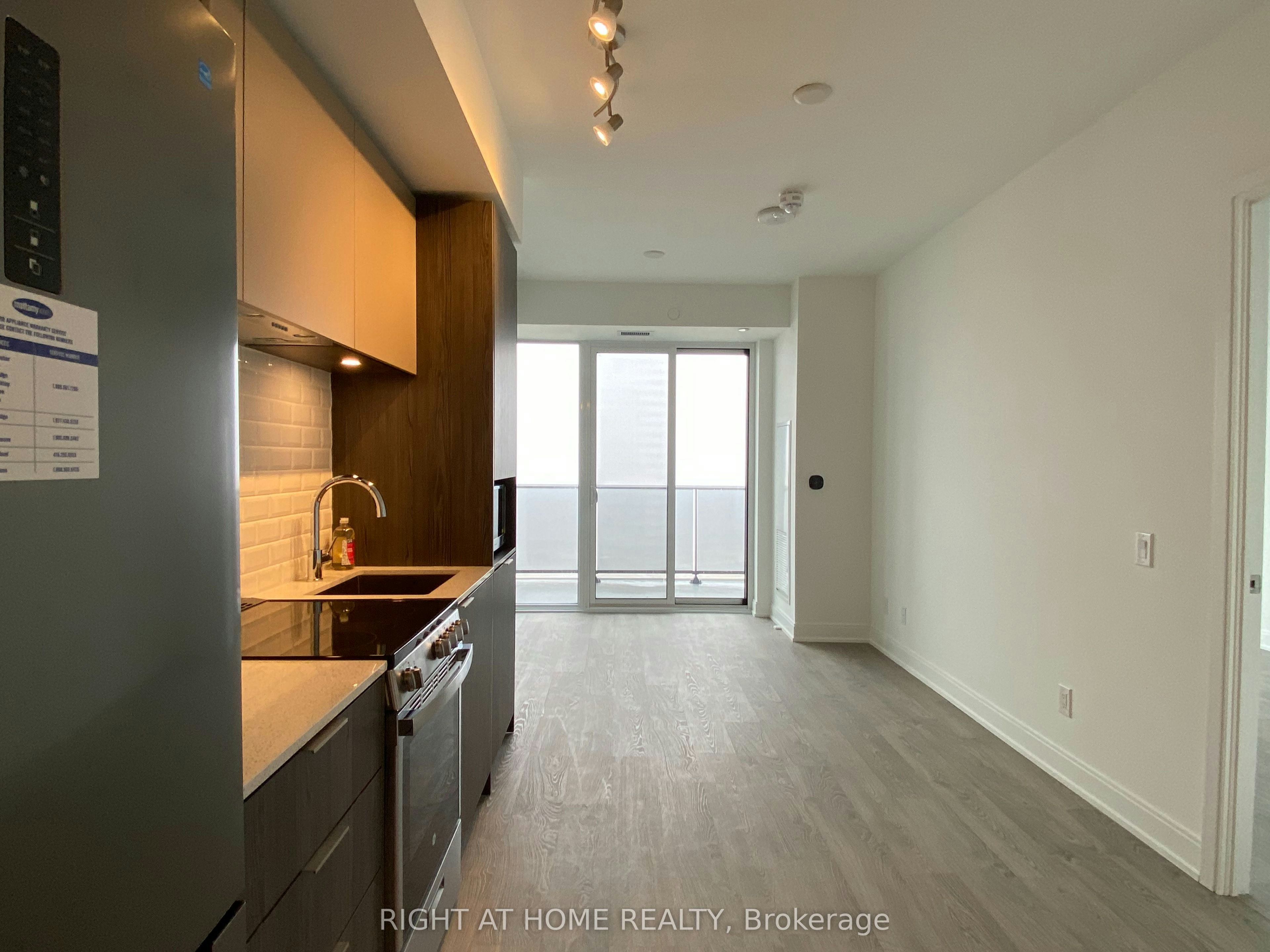1610-70 Annie Craig Drive, Toronto, ON, M8V 0G2 - 3