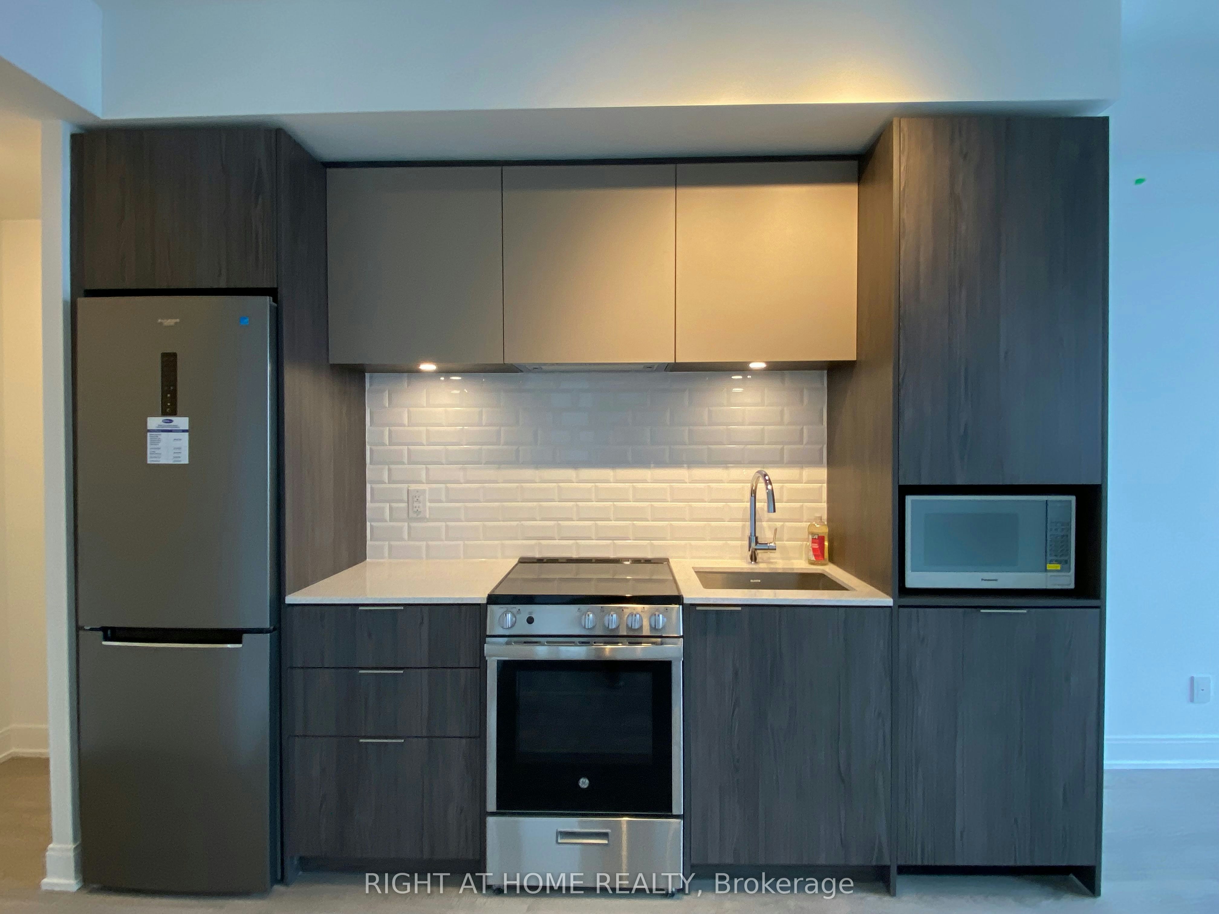 1610-70 Annie Craig Drive, Toronto, ON, M8V 0G2 - 2