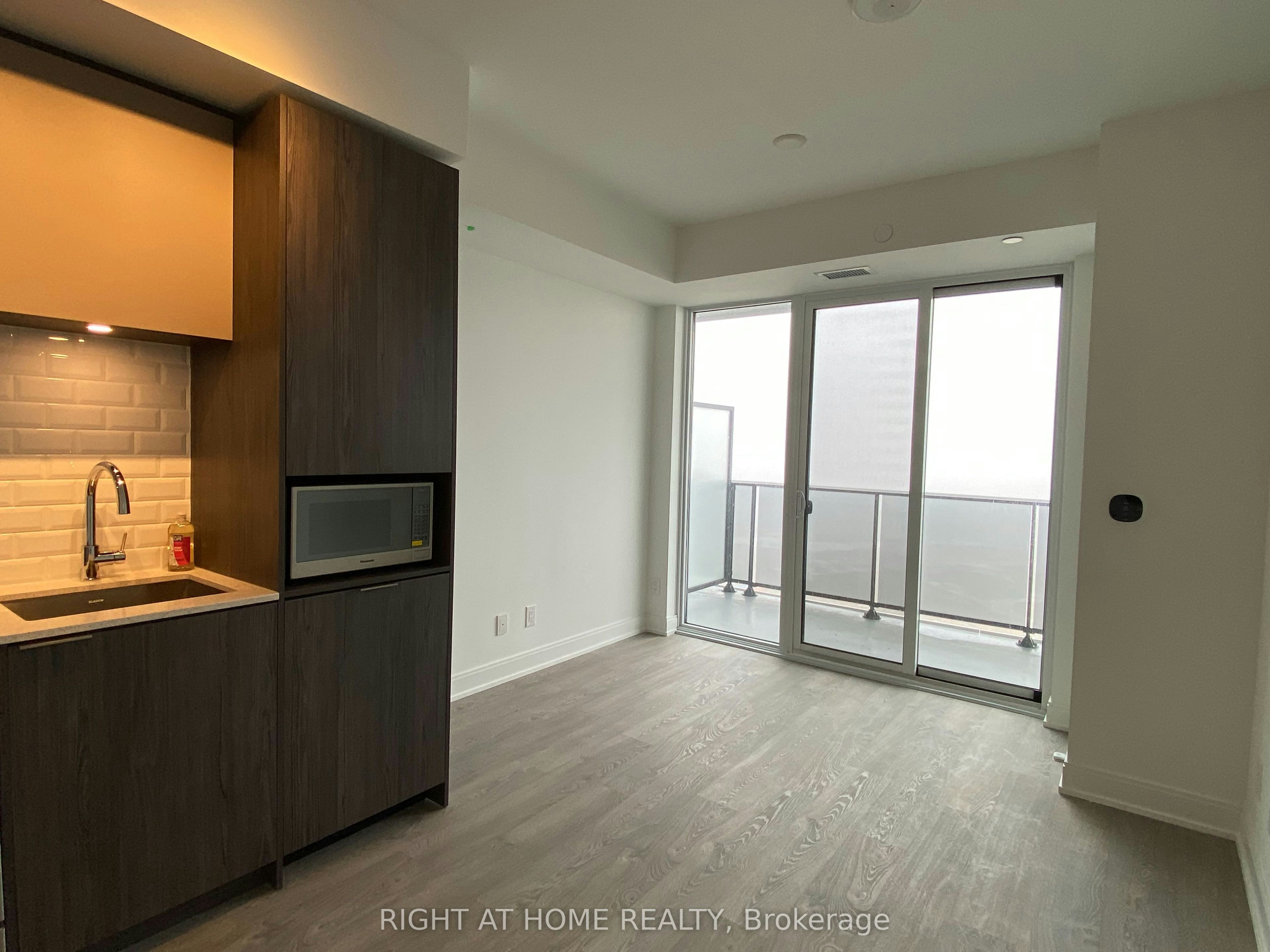 1610-70 Annie Craig Drive, Toronto, ON, M8V 0G2 - 4