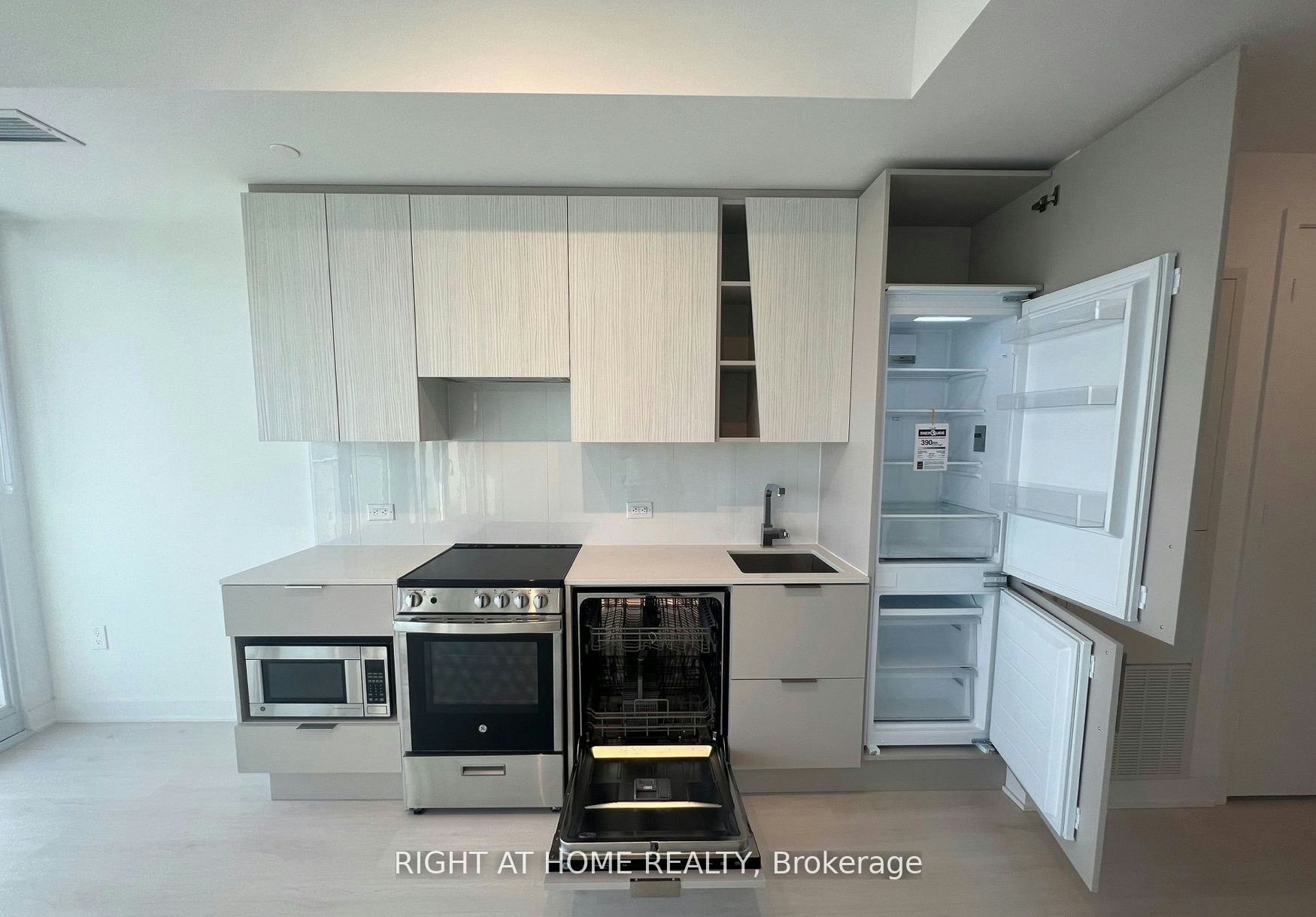2507-3900 Confederation Parkway, Mississauga, ON, L5B 0M3 - 5