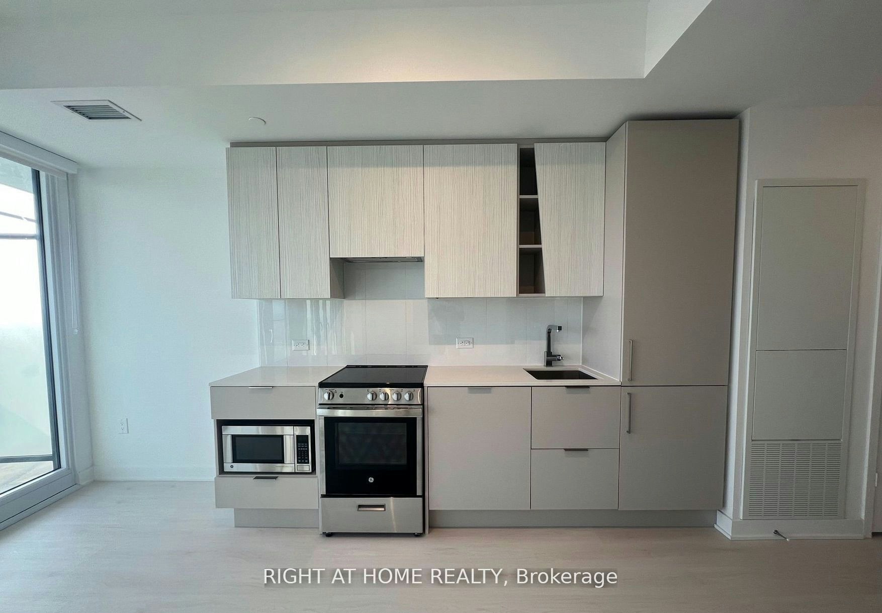 2507-3900 Confederation Parkway, Mississauga, ON, L5B 0M3 - 4