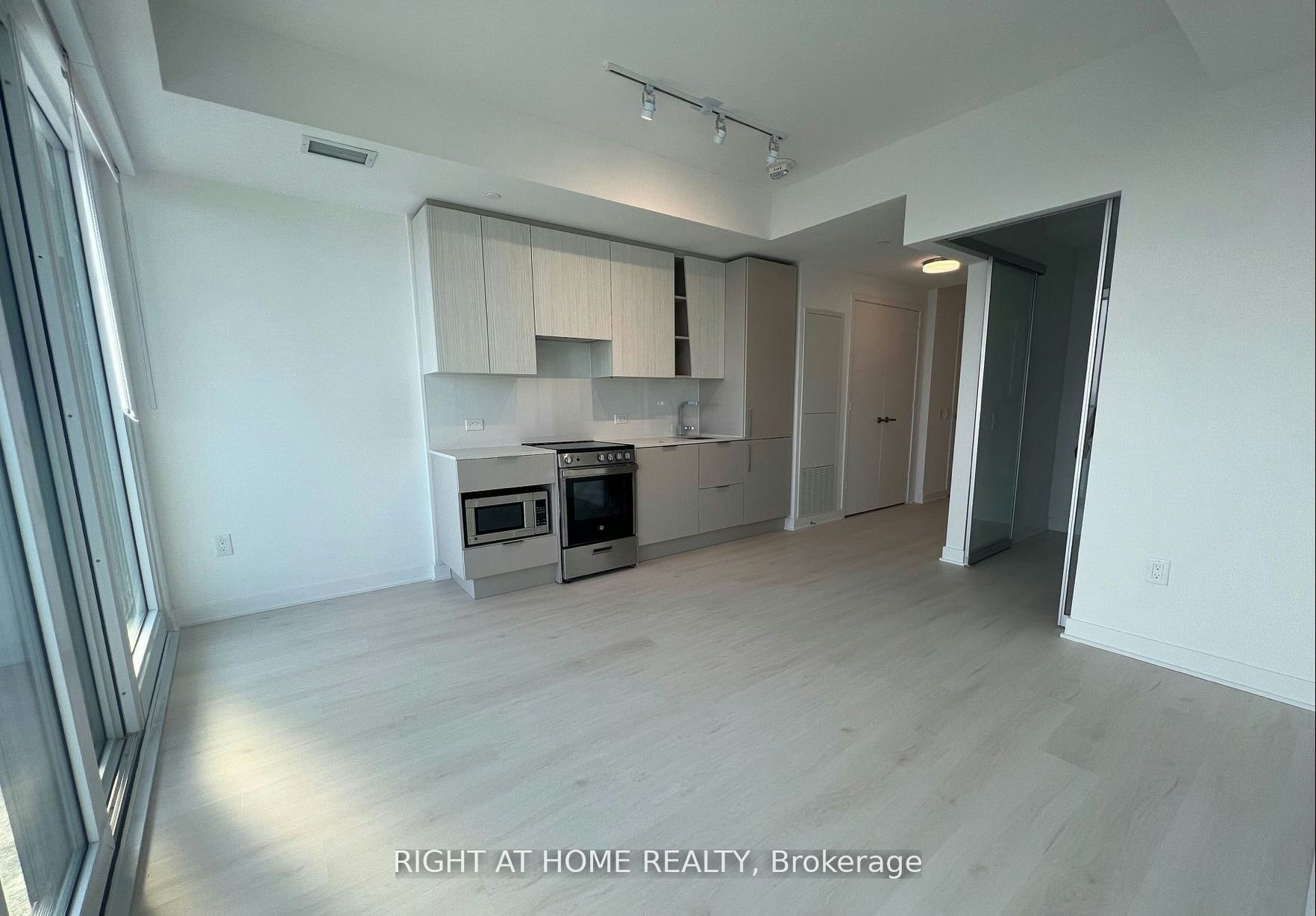 2507-3900 Confederation Parkway, Mississauga, ON, L5B 0M3 - 8
