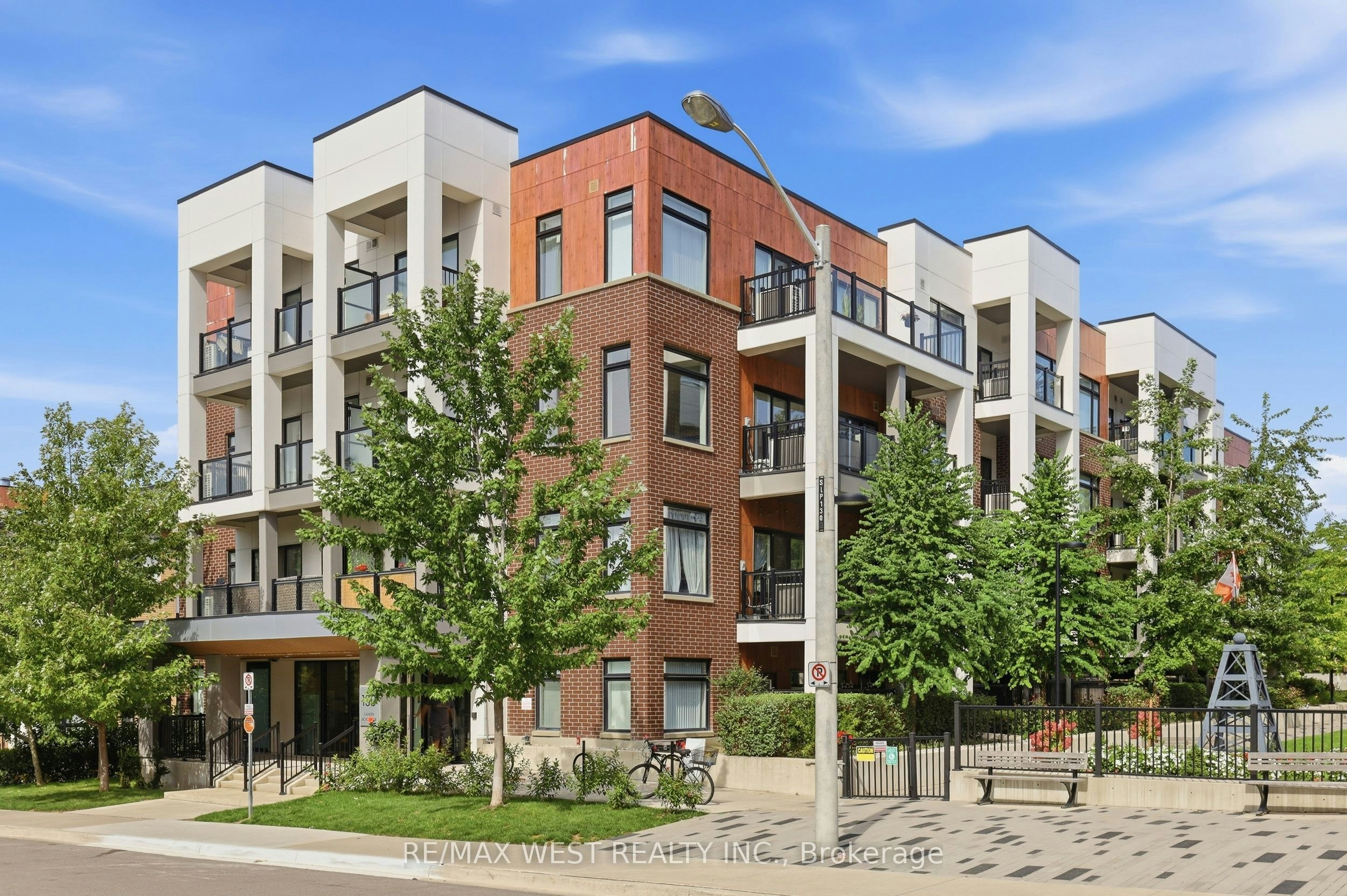 302-130 Canon Jackson Drive, Toronto, ON, M6M 2G1