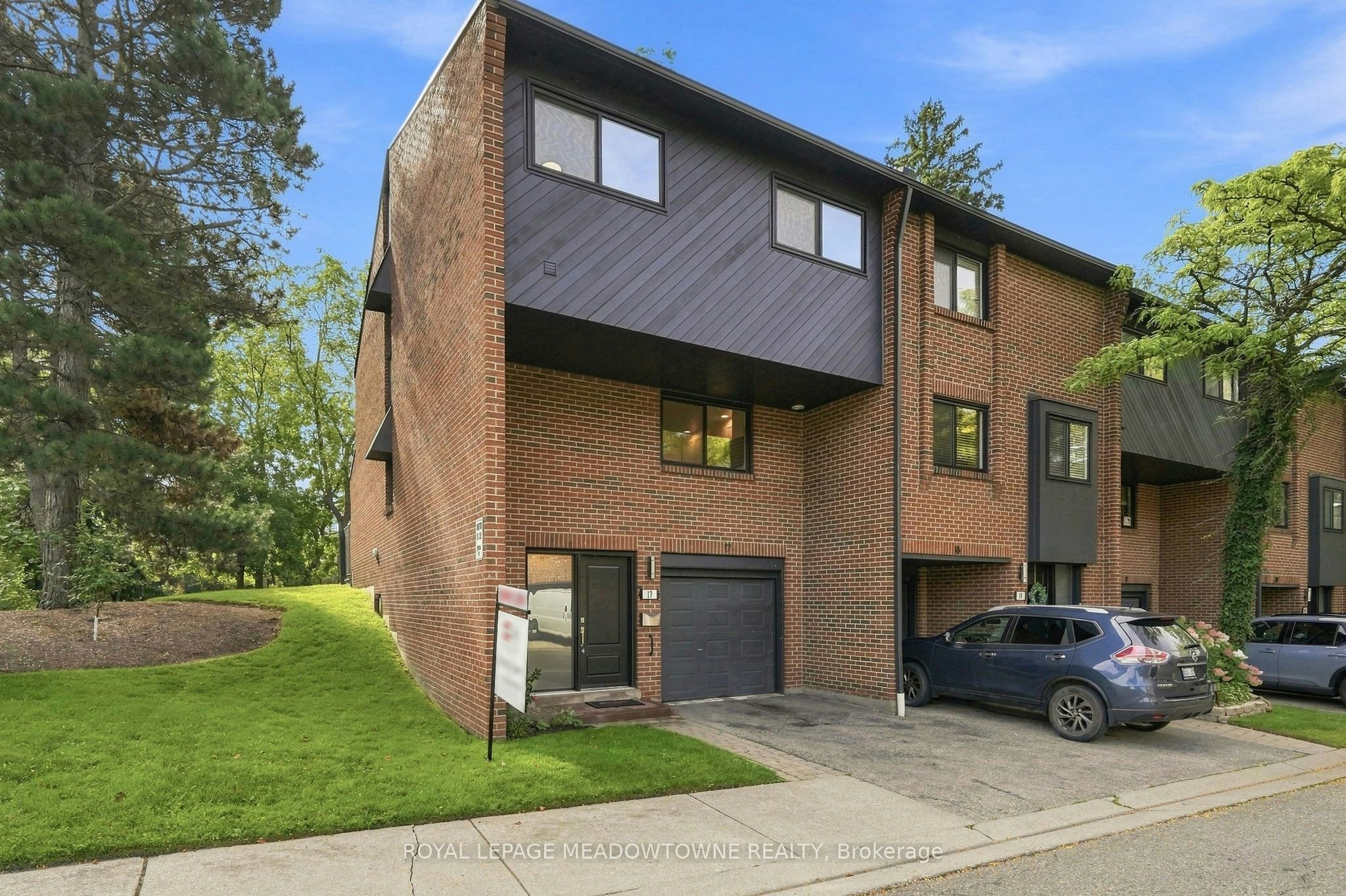 17-20 Mineola Road, Mississauga, ON, L5G 4N9