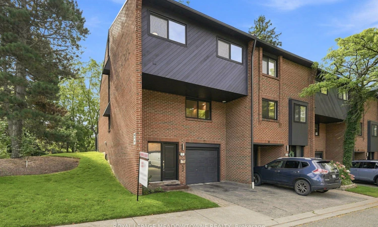 17-20 Mineola Road