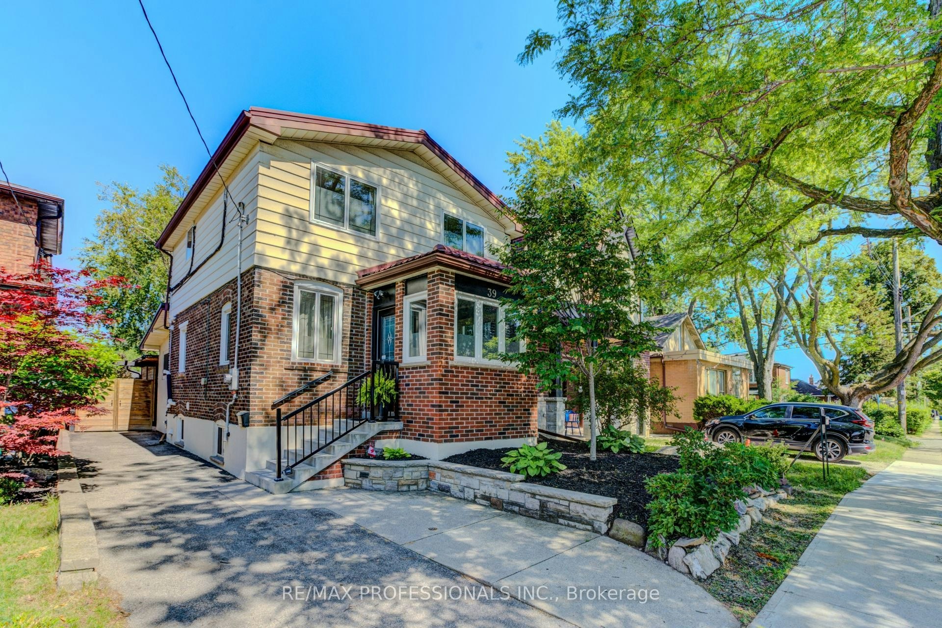 39 Rosemeade Avenue, Toronto, ON, M8Y 3A4