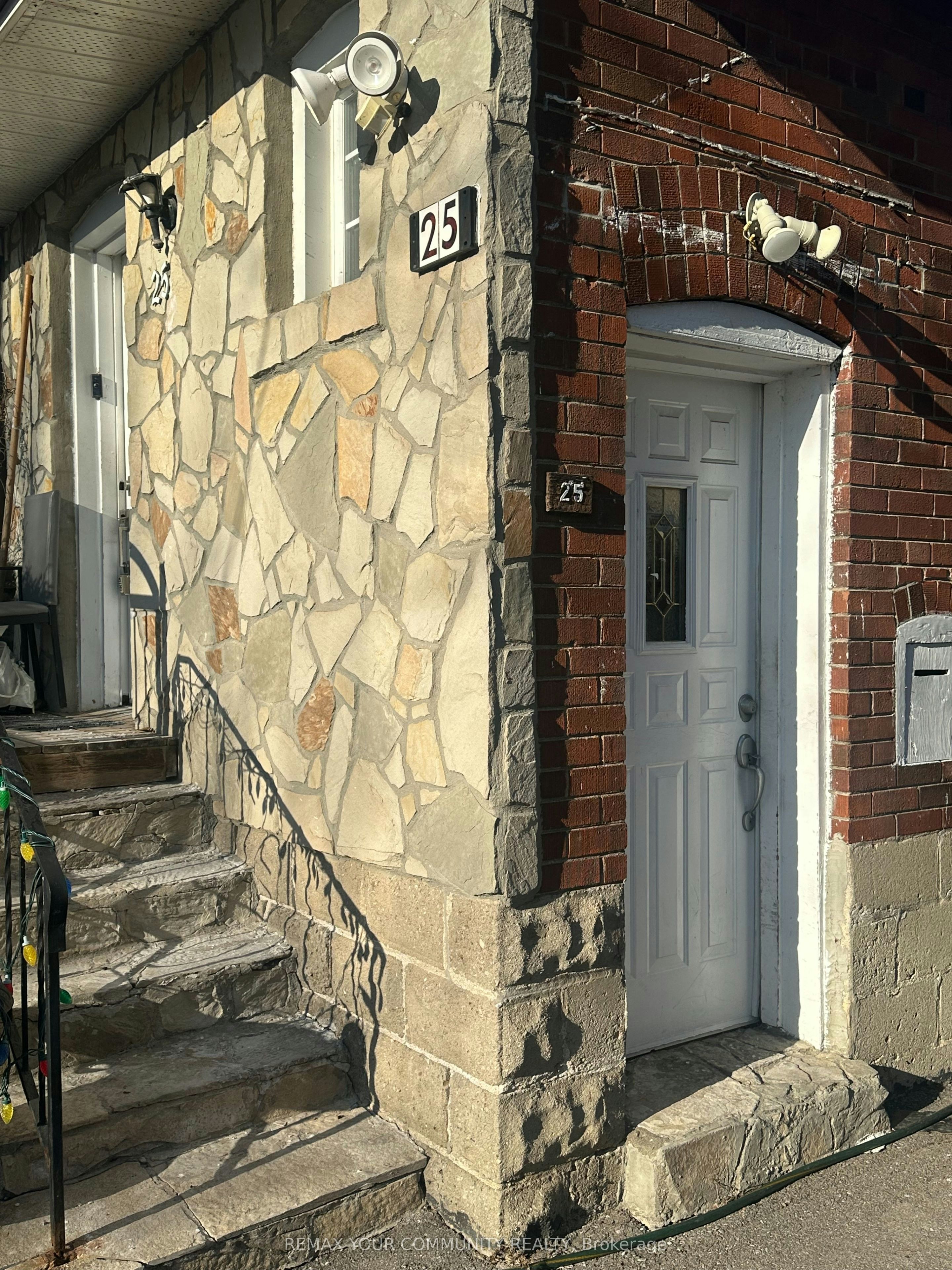 25 Ninth Street, Toronto, ON, M8V 3E2