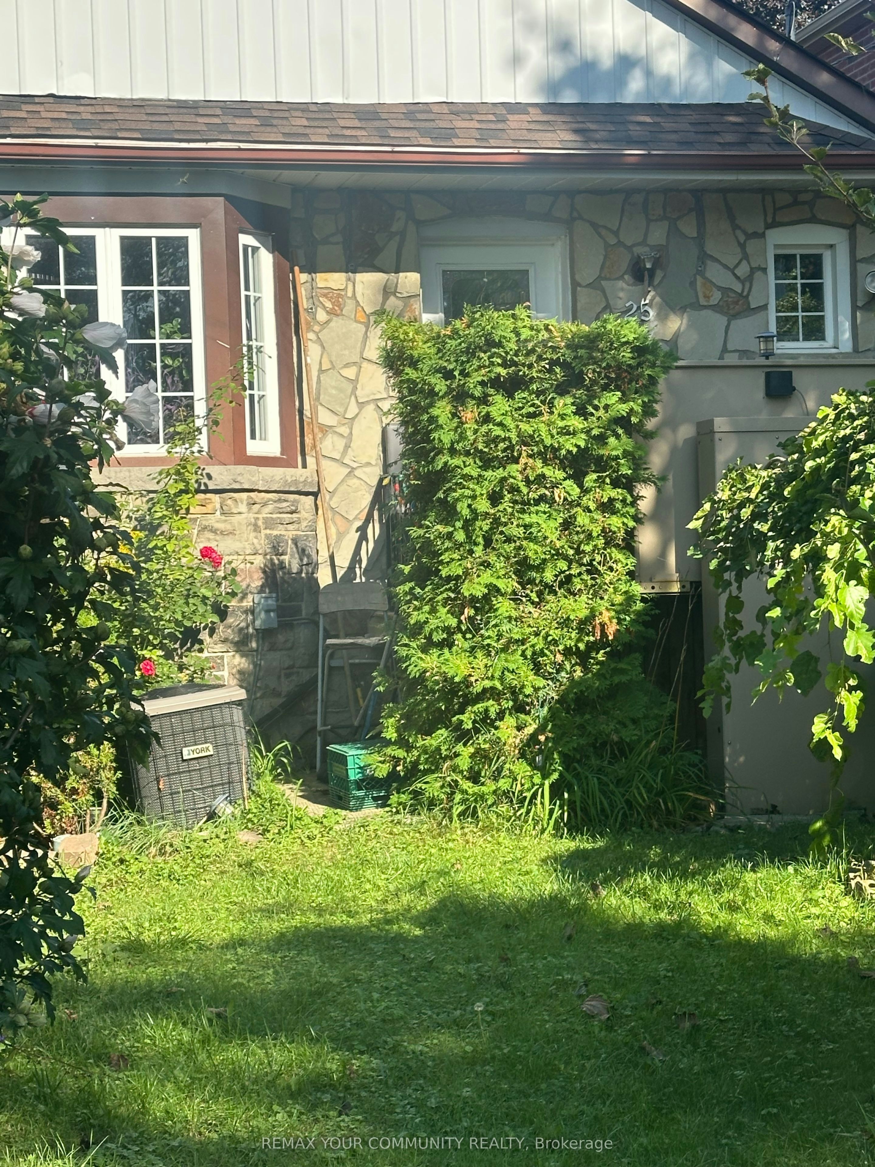 25 Ninth Street, Toronto, ON, M8V 3E2