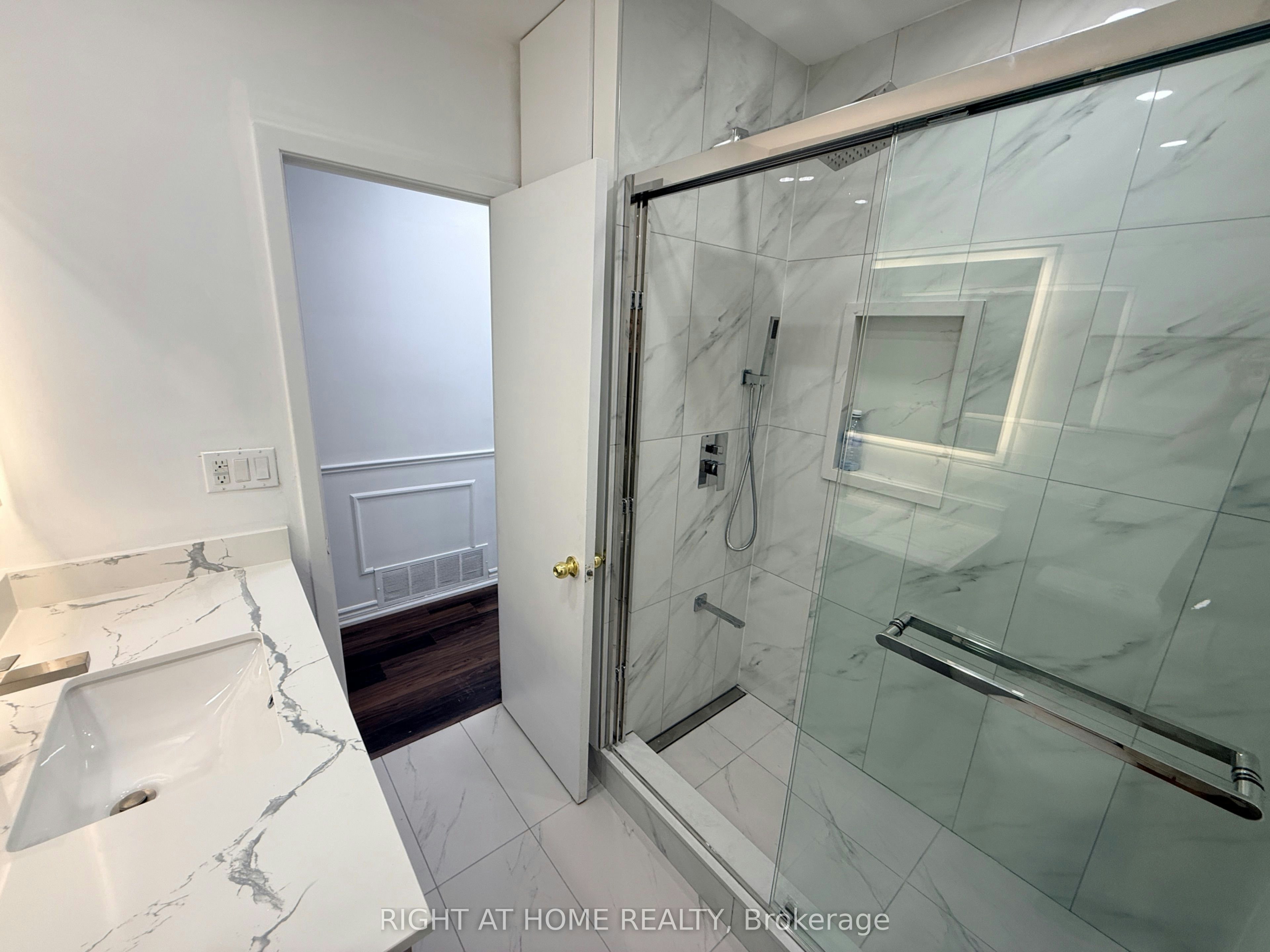 71 Navenby Crescent, Toronto, ON, M9L 1B3 - 11