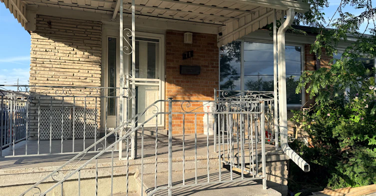 71 Navenby Crescent, Toronto, ON, M9L 1B3