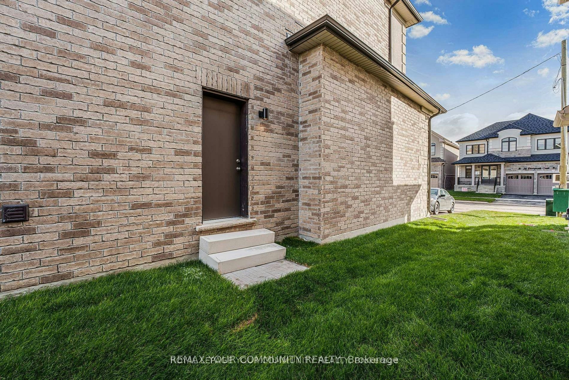 Upper-14 Donnybrook Court, Brampton, ON, L7A 1W2 - 2