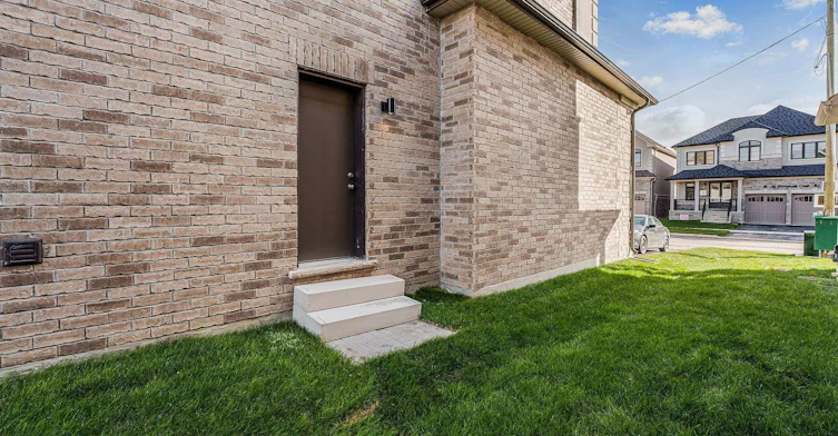 Upper-14 Donnybrook Court, Brampton, ON, L7A 1W2 - 2