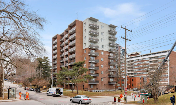 401-15 Elizabeth Street N