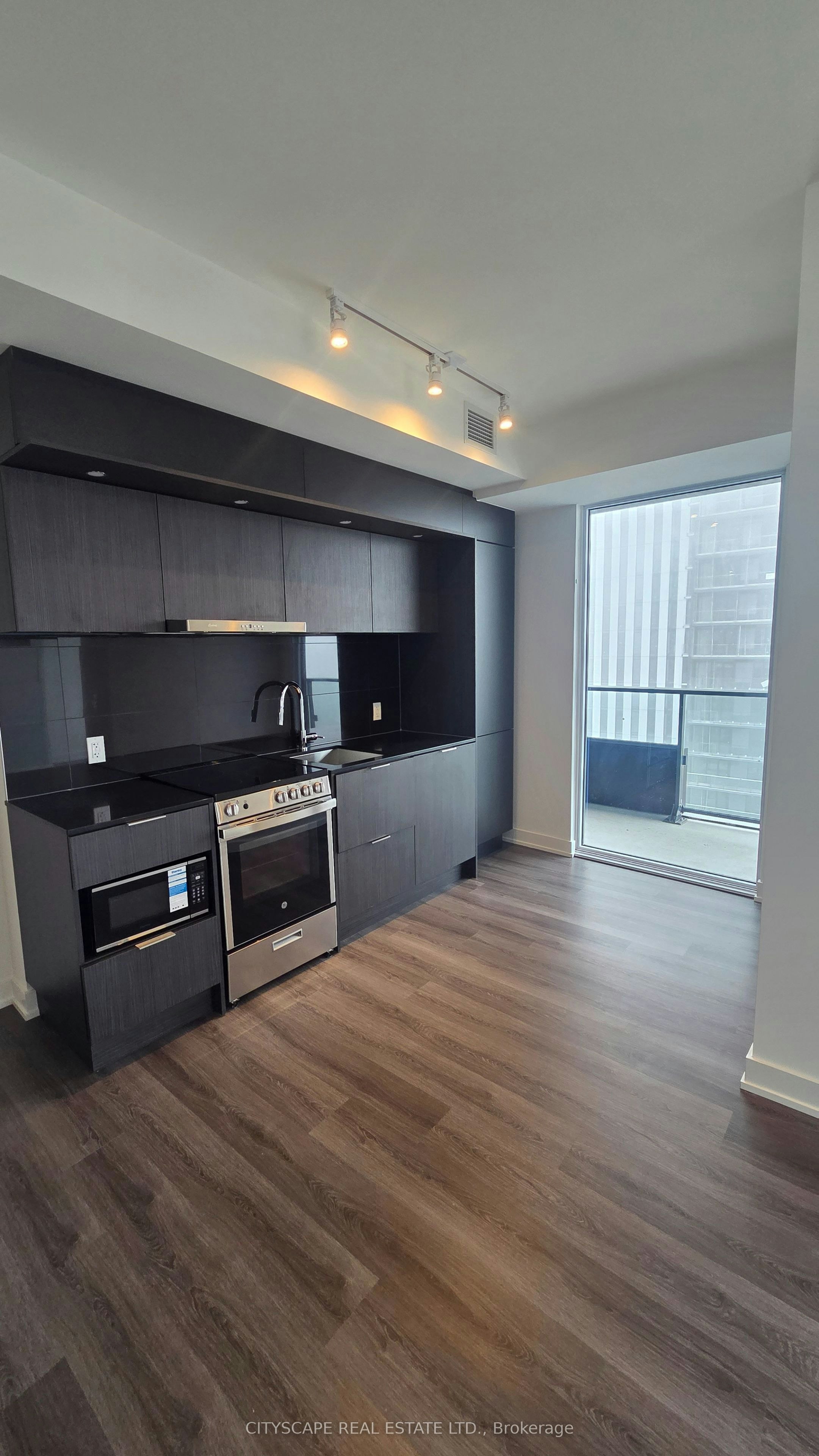 2402-448 Burnhamthorpe Road W, Mississauga, ON, L5B 0R4 - 6