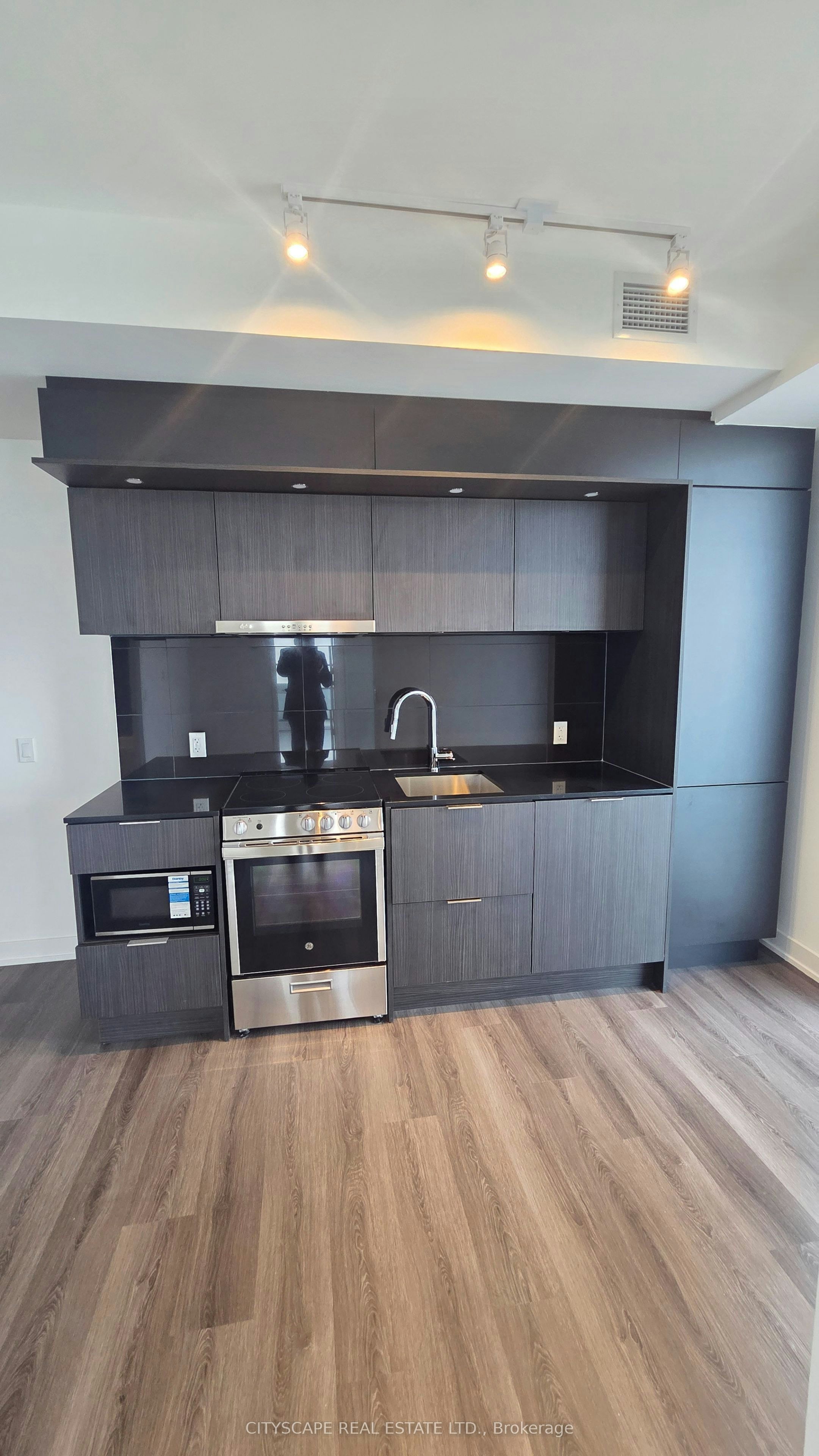 2402-448 Burnhamthorpe Road W, Mississauga, ON, L5B 0R4 - 5