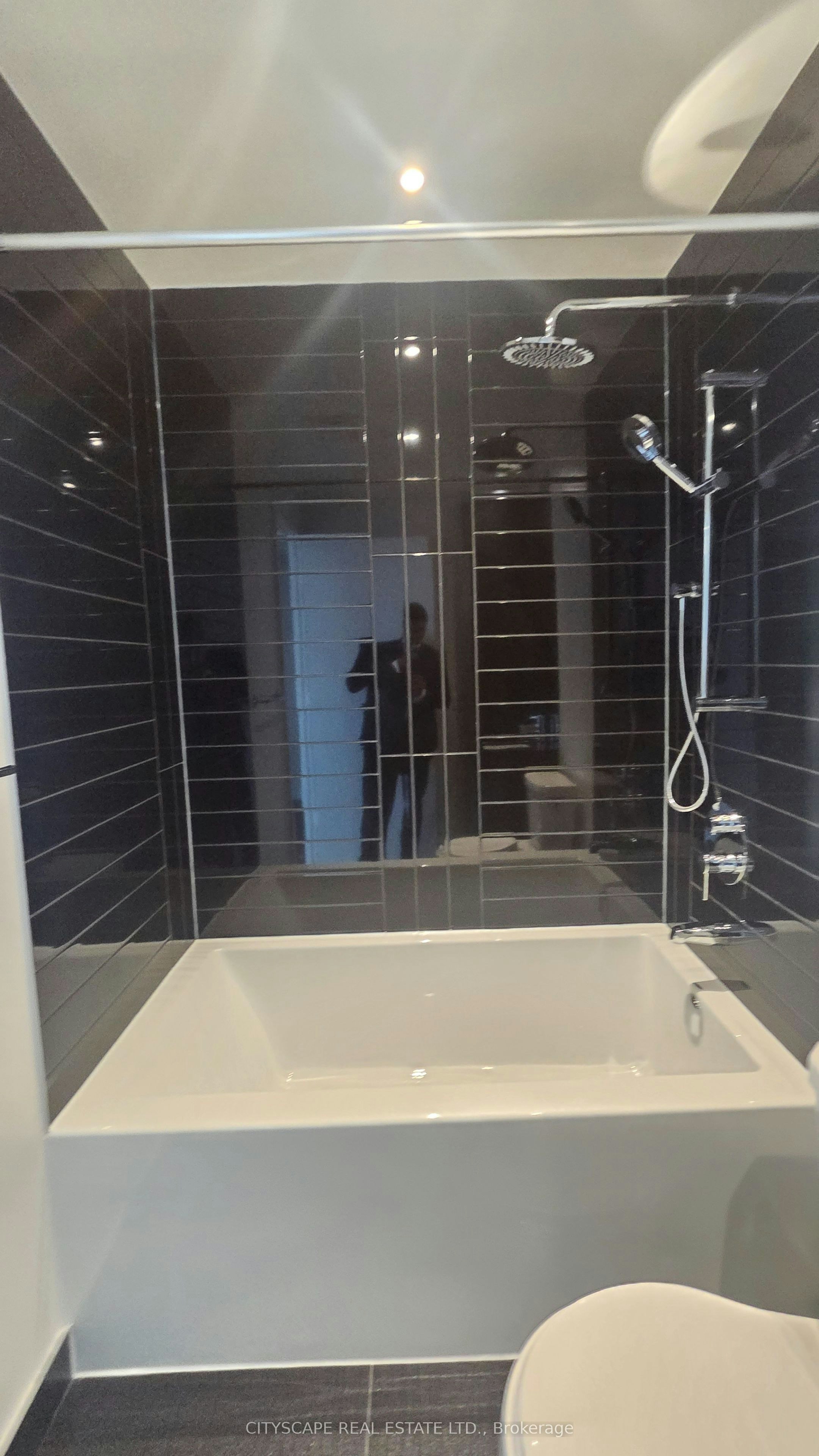 2402-448 Burnhamthorpe Road W, Mississauga, ON, L5B 0R4 - 10