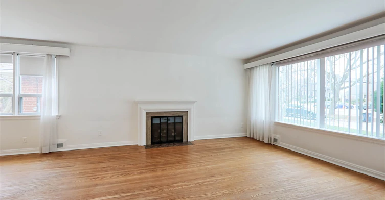 4670 Dundas Street W, Toronto, ON, M9A 1A6 - 4