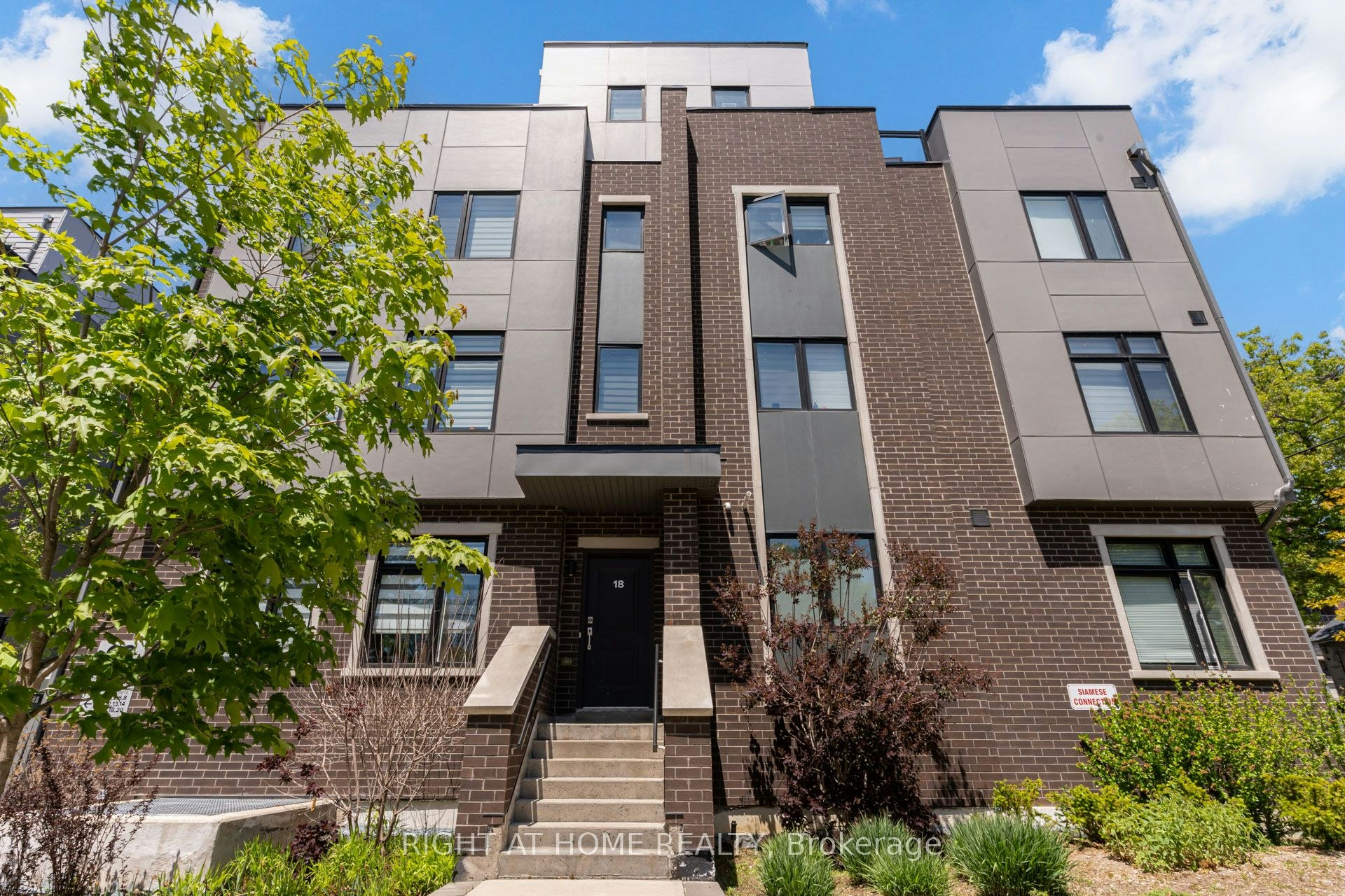 4-66 Long Branch Avenue, Toronto, ON, M8W 3J4