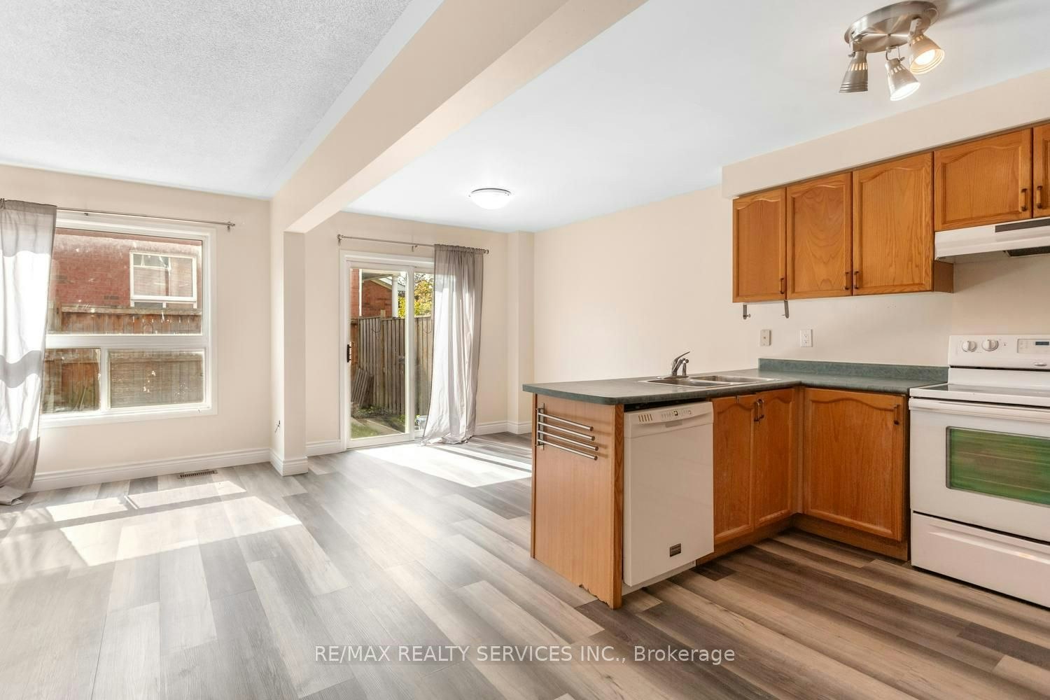 4 Farthingale Crescent, Brampton, ON, L7A 1R3 - 9