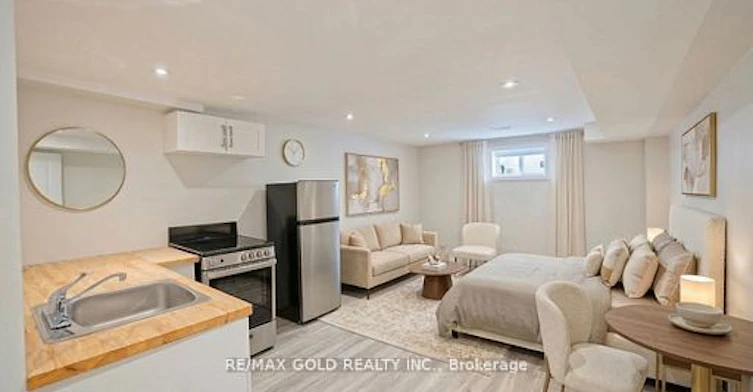 Studio Bsmt-130 Duncanwoods Drive, Toronto, ON, M9L 2E1 - 2