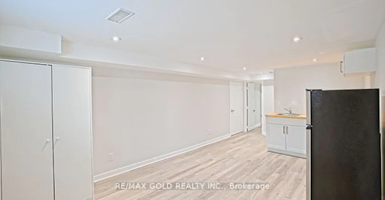 Studio Bsmt-130 Duncanwoods Drive, Toronto, ON, M9L 2E1 - 3