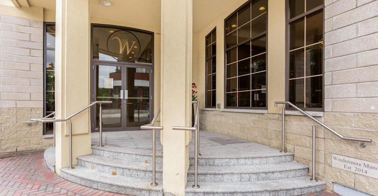 302-205 Lakeshore Road W, Oakville, ON, L6K 0H8 - 2