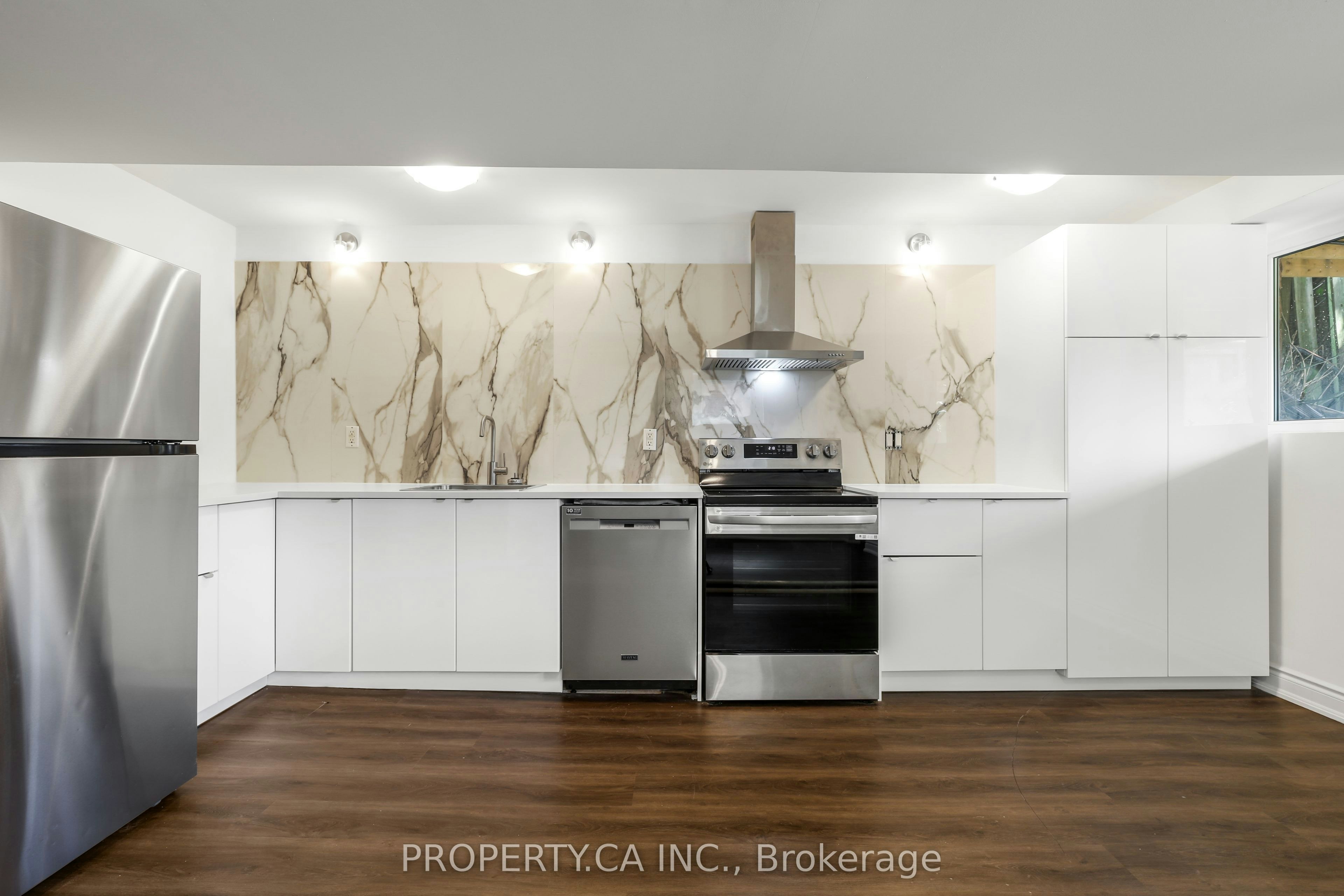 2-121 Melrose Street, Toronto, ON, M8Y 1B4 - 2