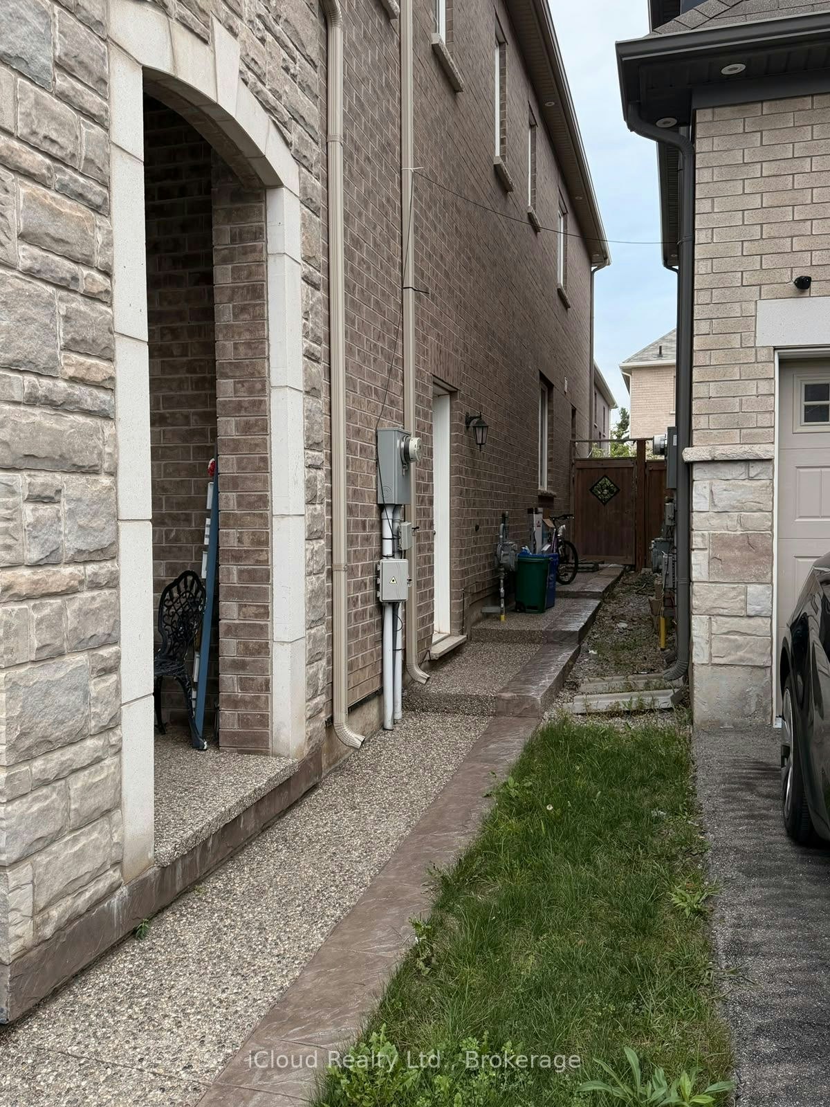 1303 Rose Way W, Milton, ON, L9E 1M2 - 2