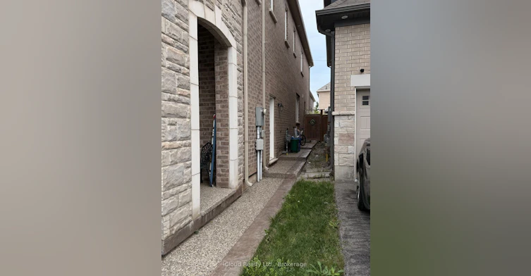 1303 Rose Way W, Milton, ON, L9E 1M2 - 2
