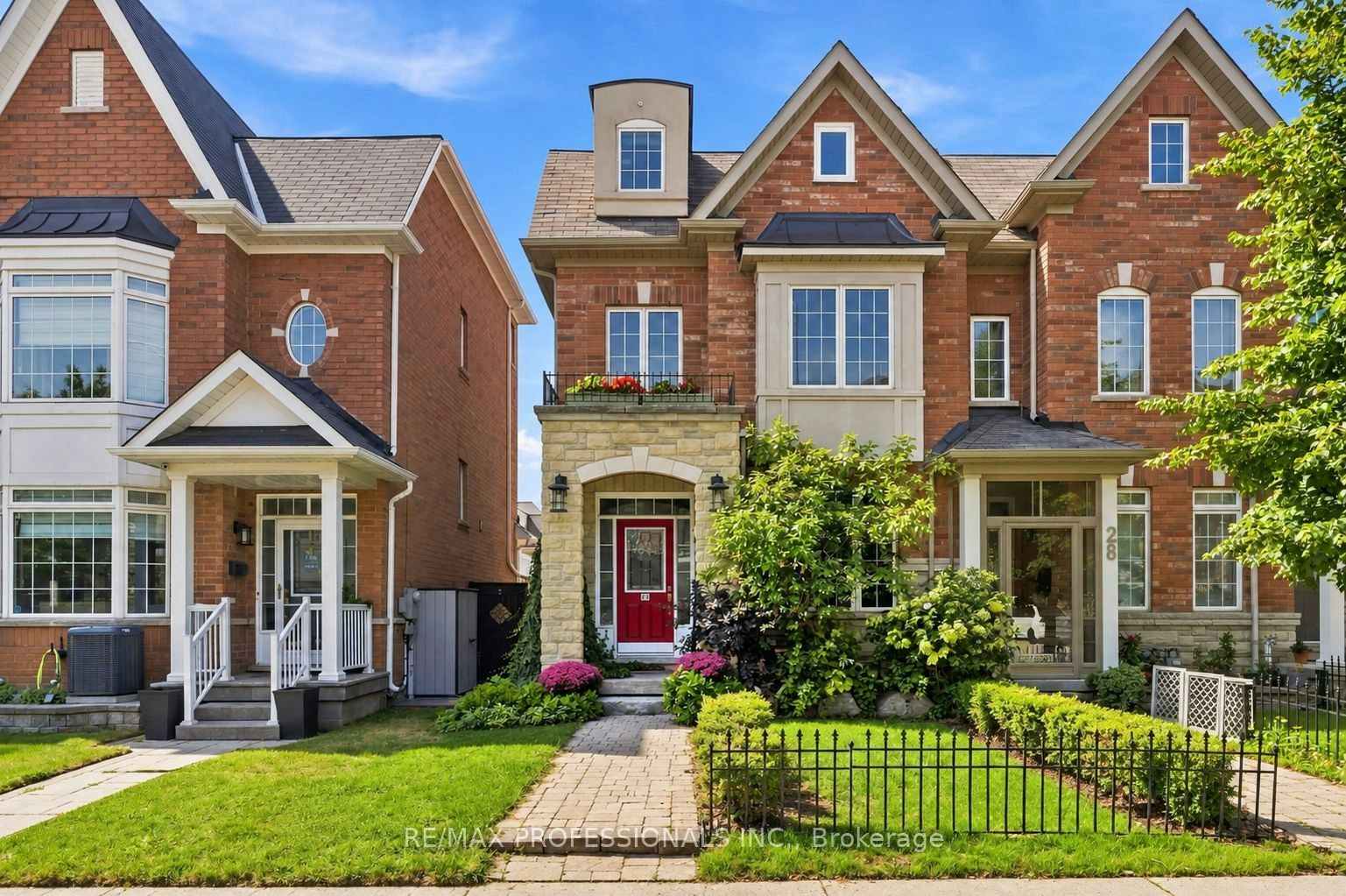 26 Abraham Welsh Road, Toronto, ON, M9M 0B7