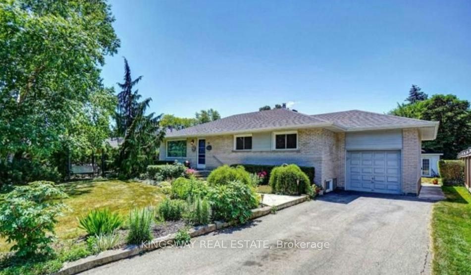 16 Plainsman Road, Mississauga, ON, L5N 1C5