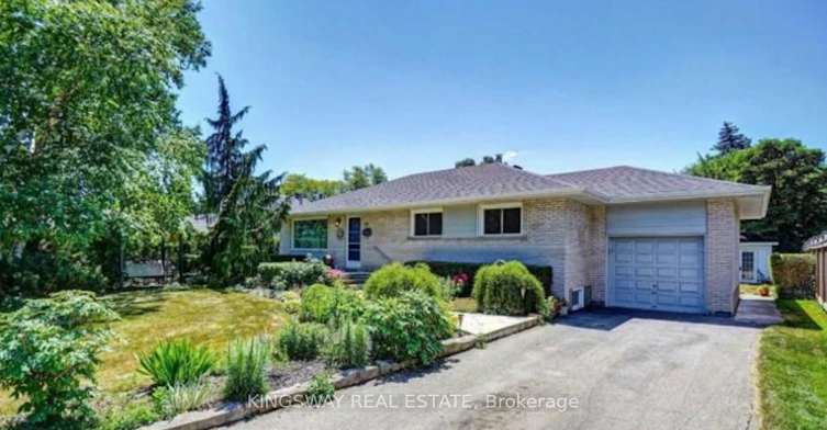 16 Plainsman Road, Mississauga, ON, L5N 1C5