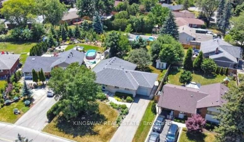 16 Plainsman Road, Mississauga, ON, L5N 1C5 - 2
