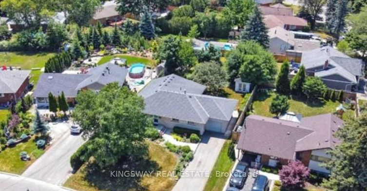 16 Plainsman Road, Mississauga, ON, L5N 1C5 - 2