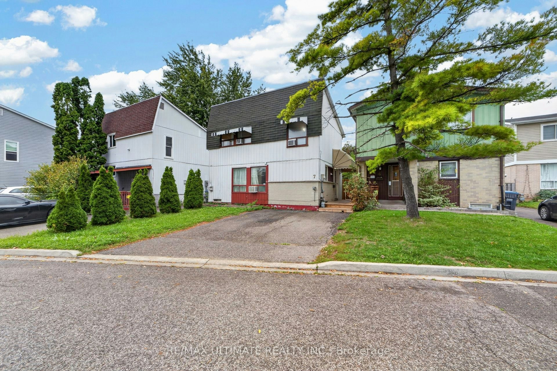 7 Grand River Court, Brampton, ON, L6S 2J8 2