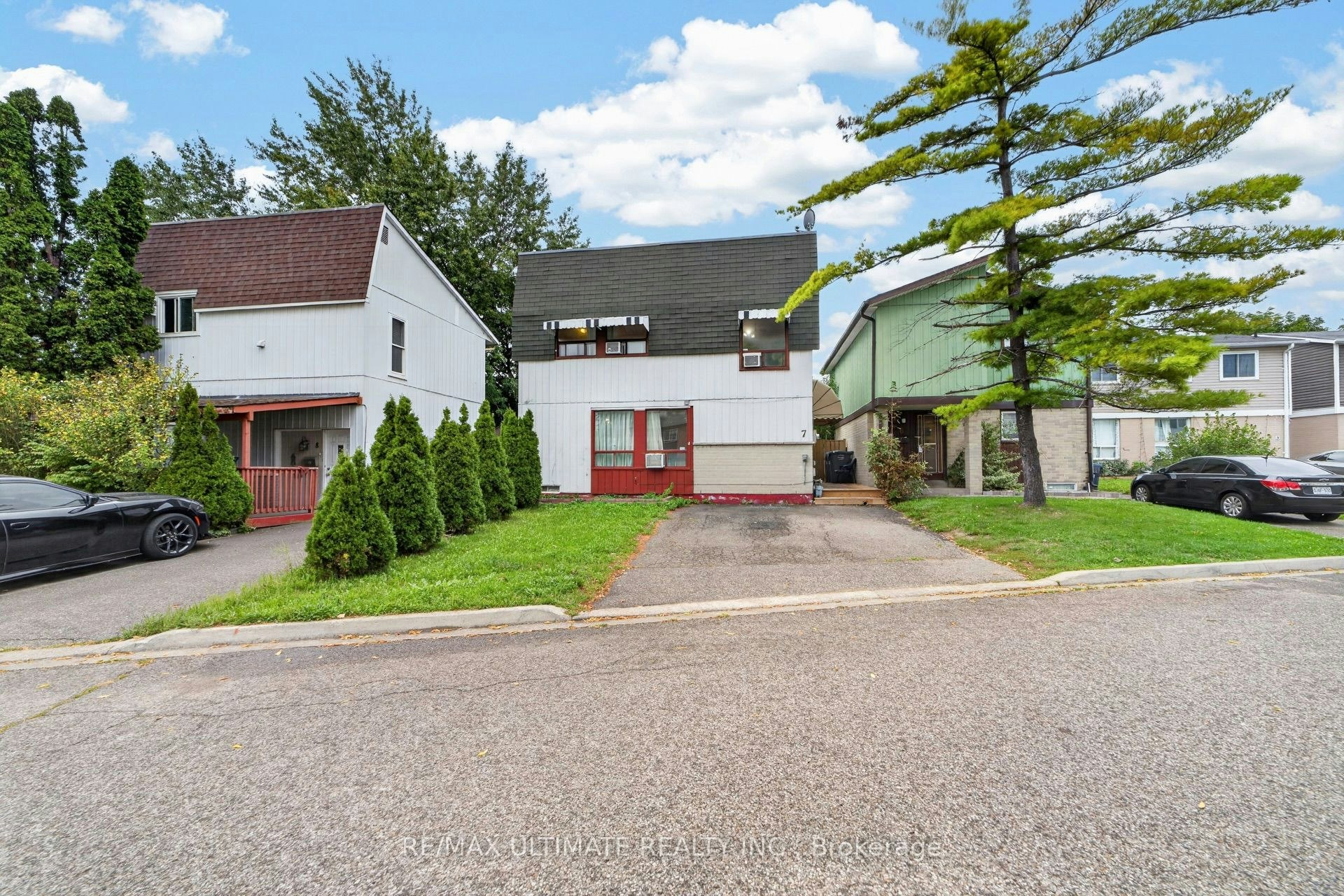 7 Grand River Court, Brampton, ON, L6S 2J8