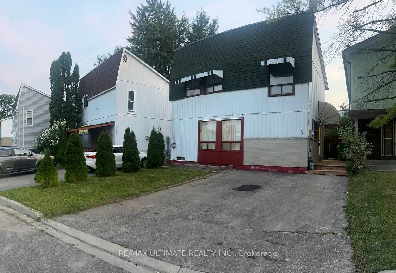 7 Grand River Court, Brampton, ON, L6S 2J8
