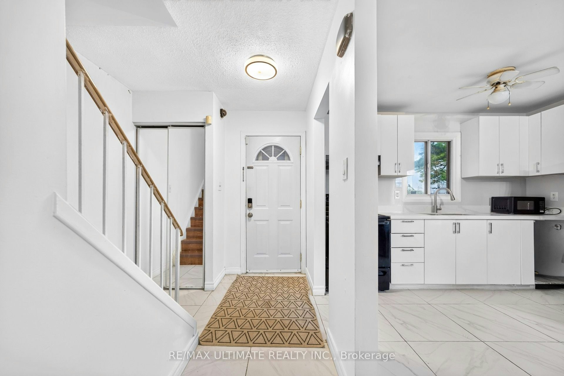 7 Grand River Court, Brampton, ON, L6S 2J8 5