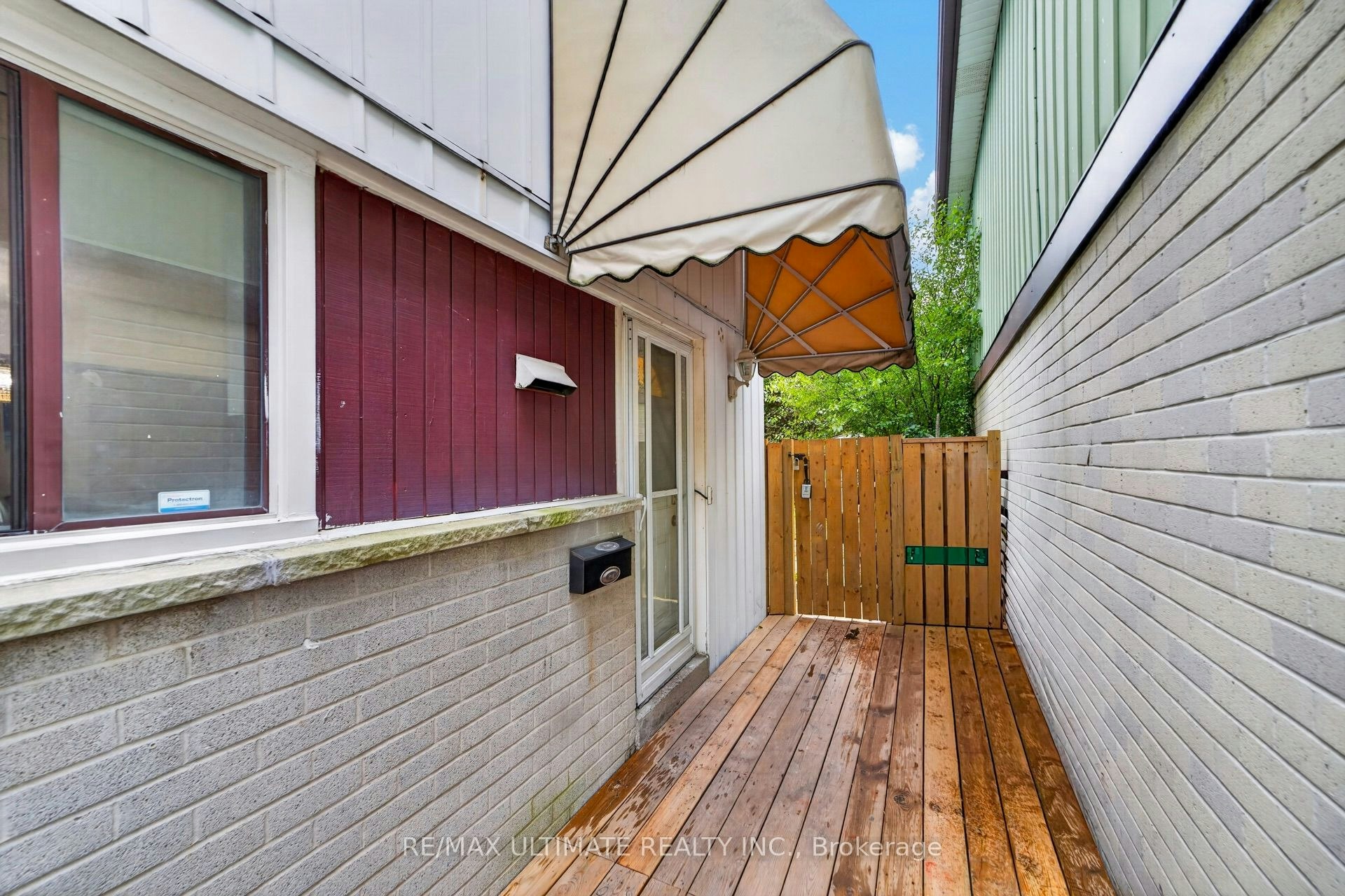 7 Grand River Court, Brampton, ON, L6S 2J8 4