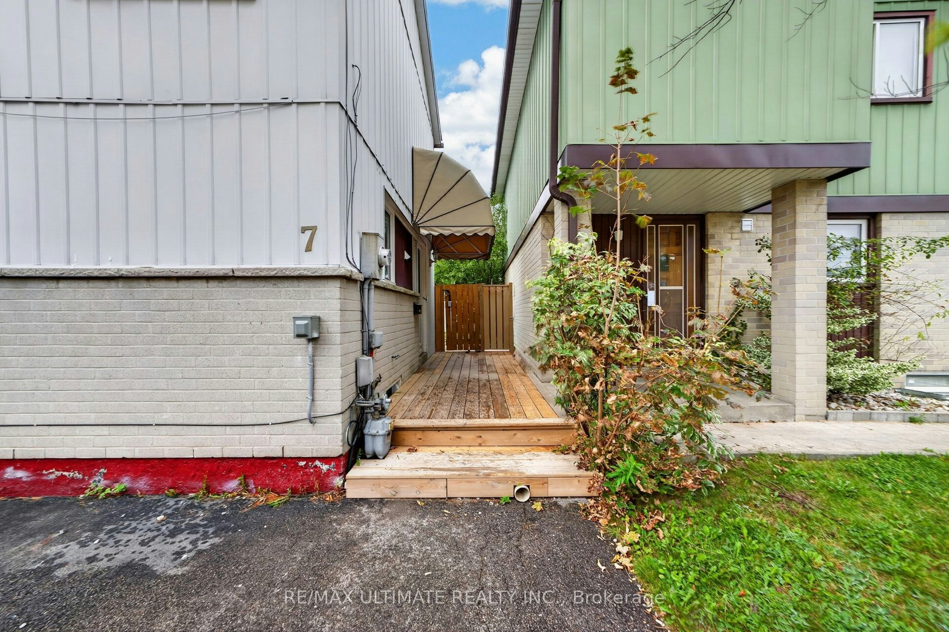 7 Grand River Court, Brampton, ON, L6S 2J8 3