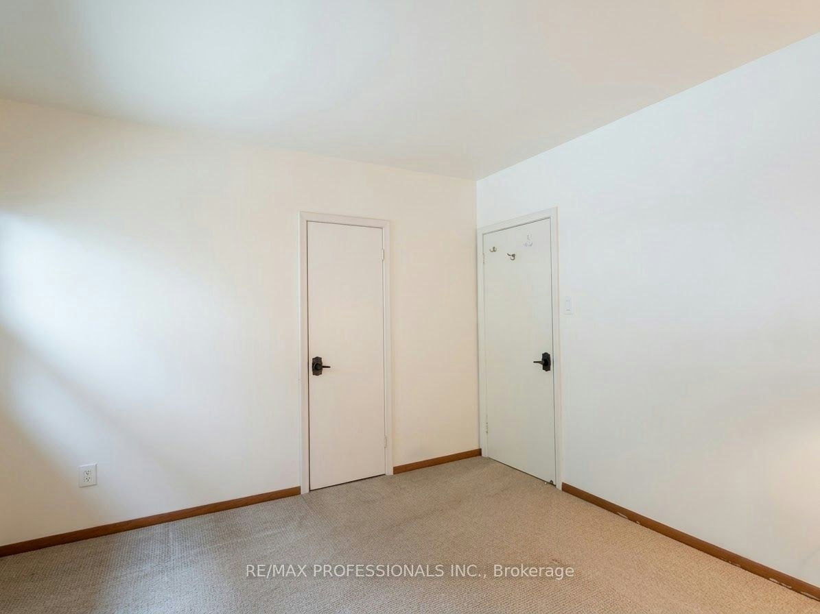31 Cheshire Drive, Toronto, ON, M9B 2N7 - 7