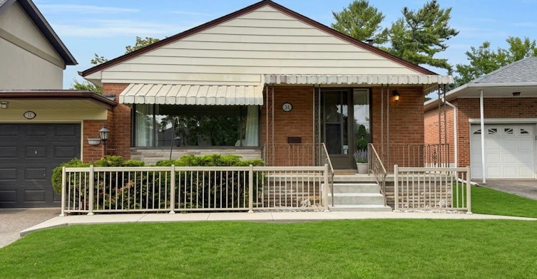 31 Cheshire Drive, Toronto, ON, M9B 2N7