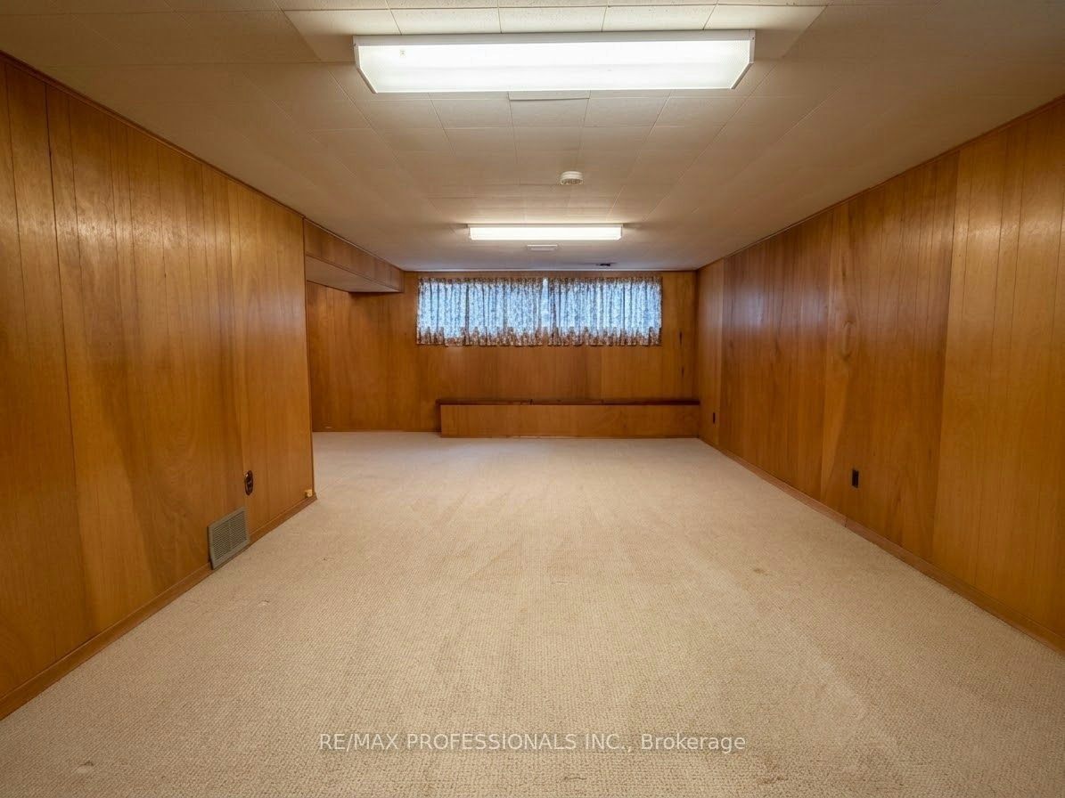 31 Cheshire Drive, Toronto, ON, M9B 2N7 - 12